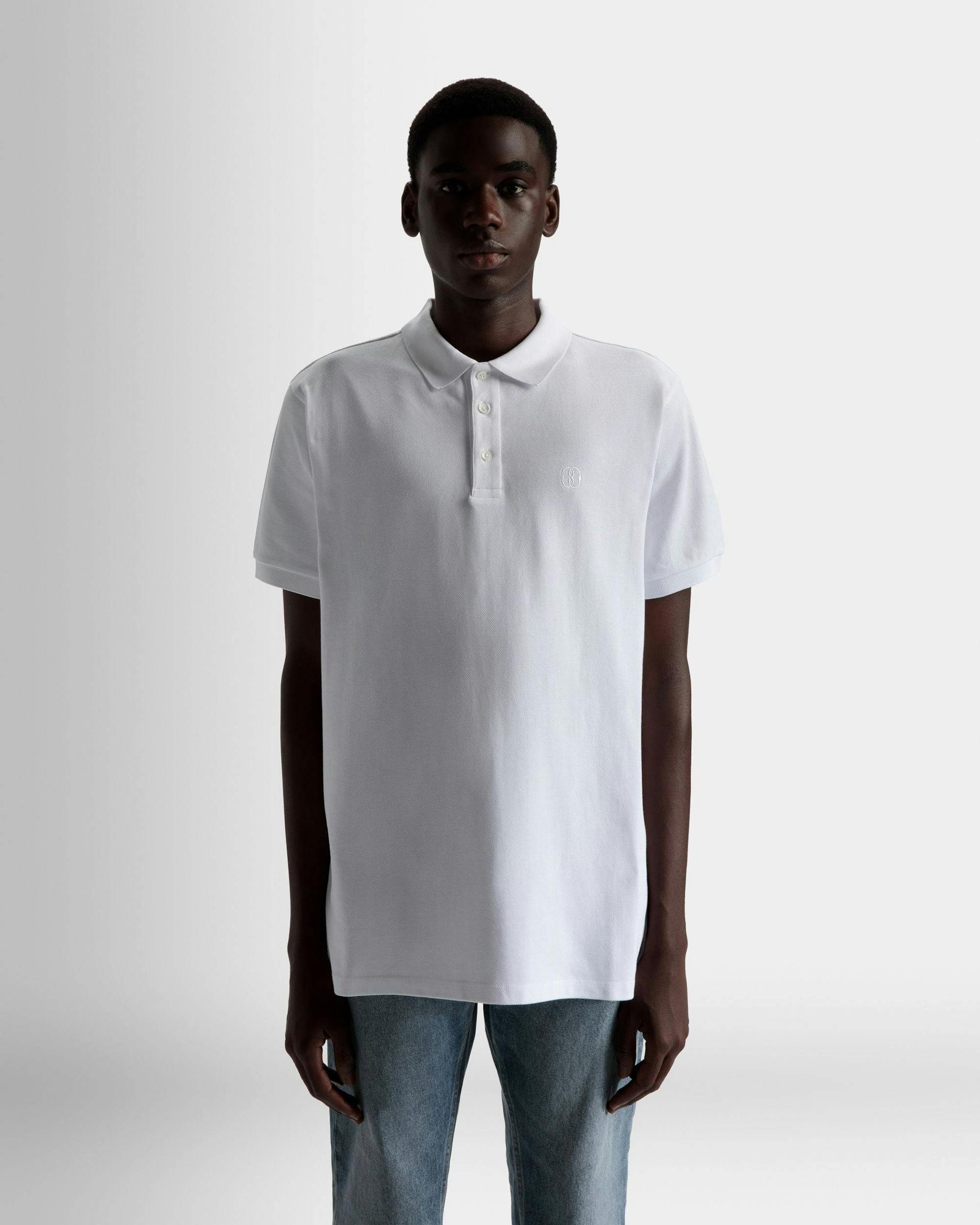 Men's Short Sleeve Polo In White Cotton | Bally | On Model Close Up