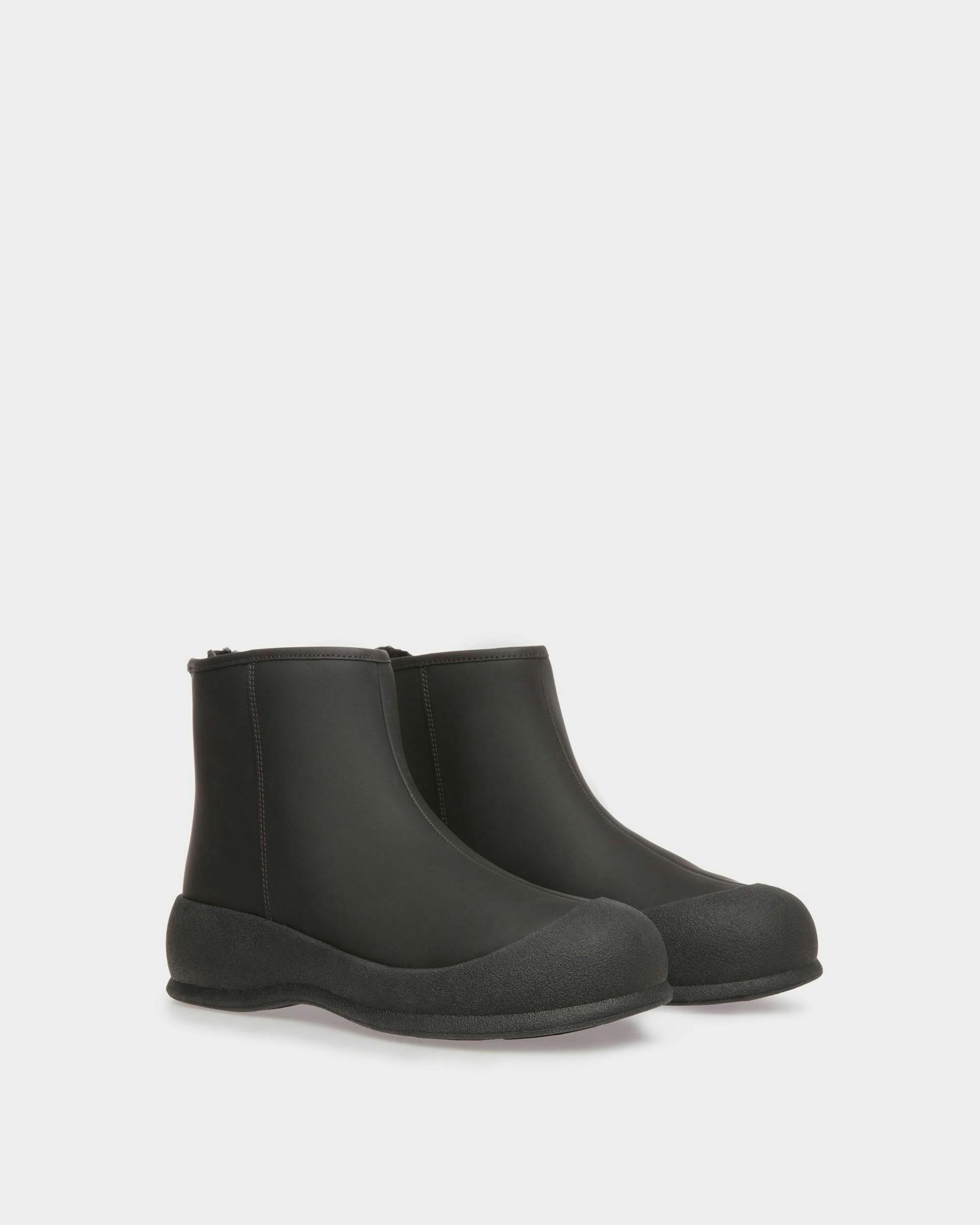 Women's Frei Snow Boots In Black Leather | Bally | Still Life 3/4 Front