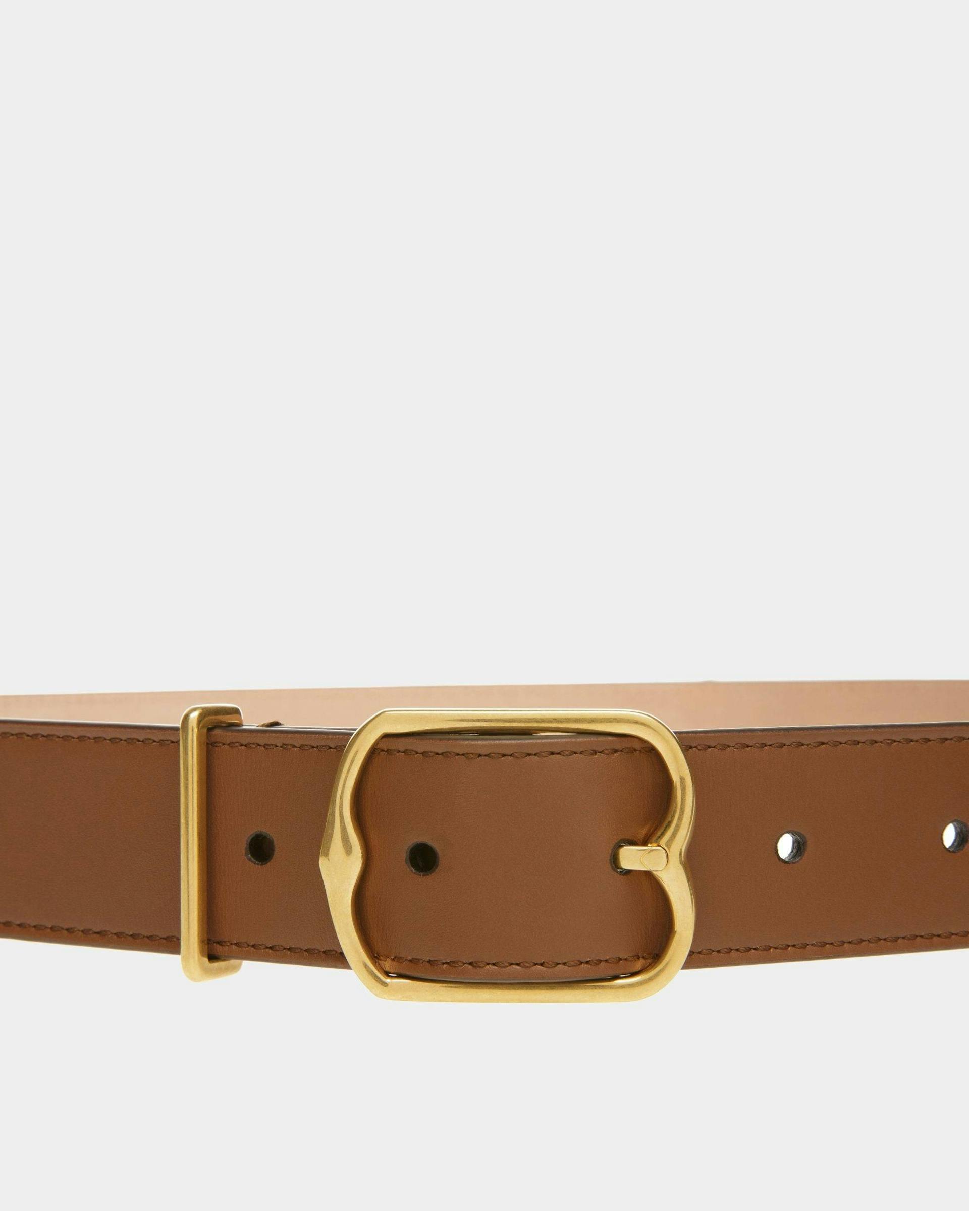 Women's Emblem 30mm Belt In Brown Leather | Bally | On Model Front