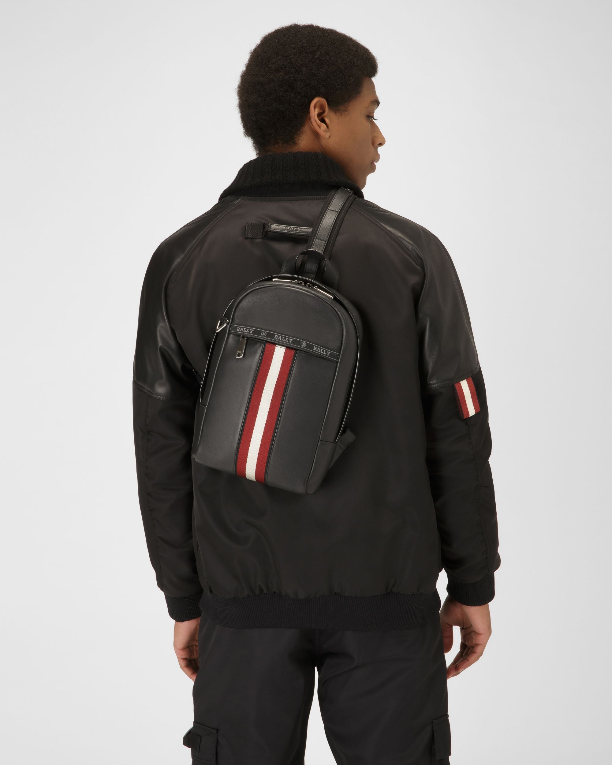 Hari Leather Sling Bag In Black - Homme - Bally - 01