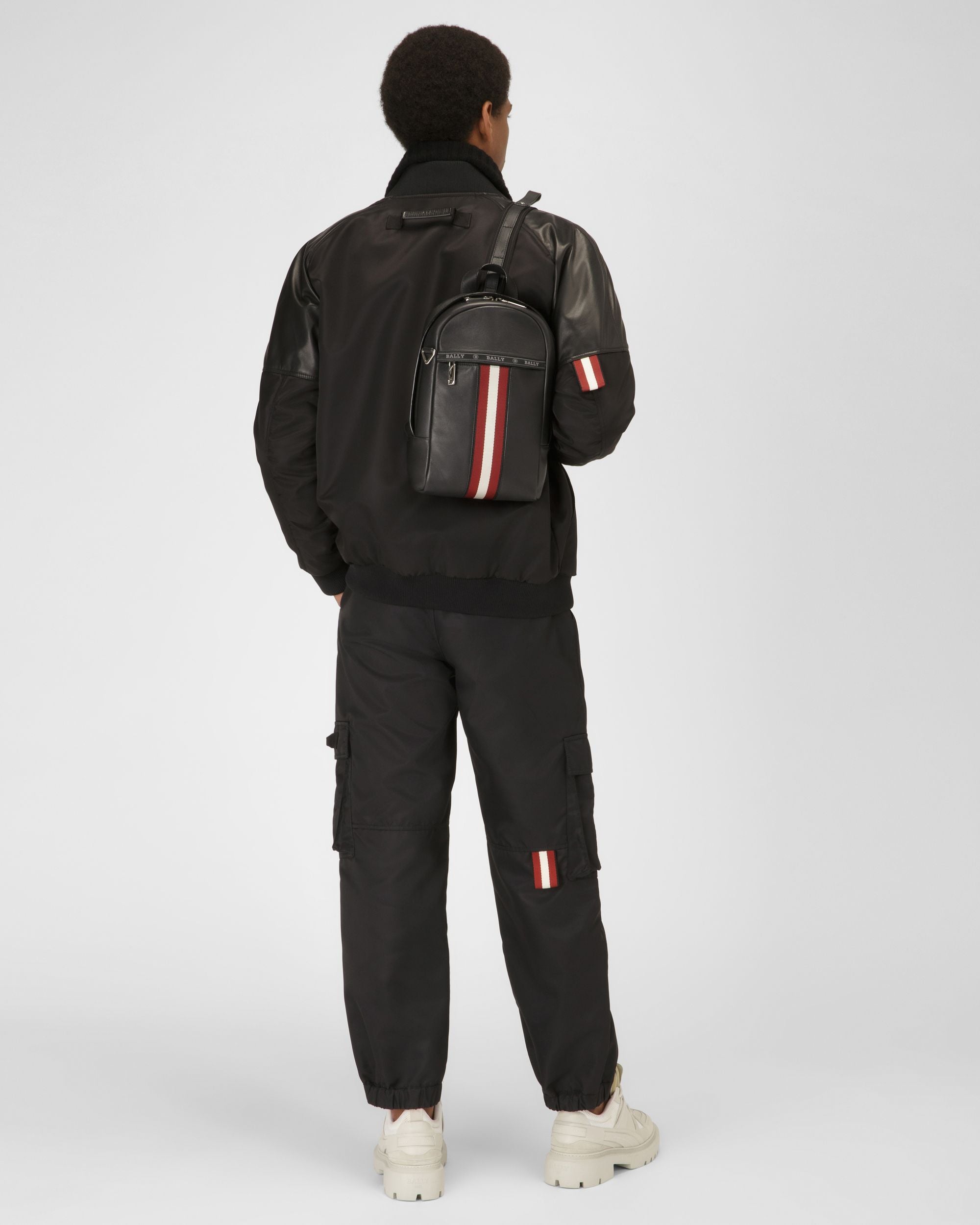 Hari Leather Sling Bag In Black - Homme - Bally - 02