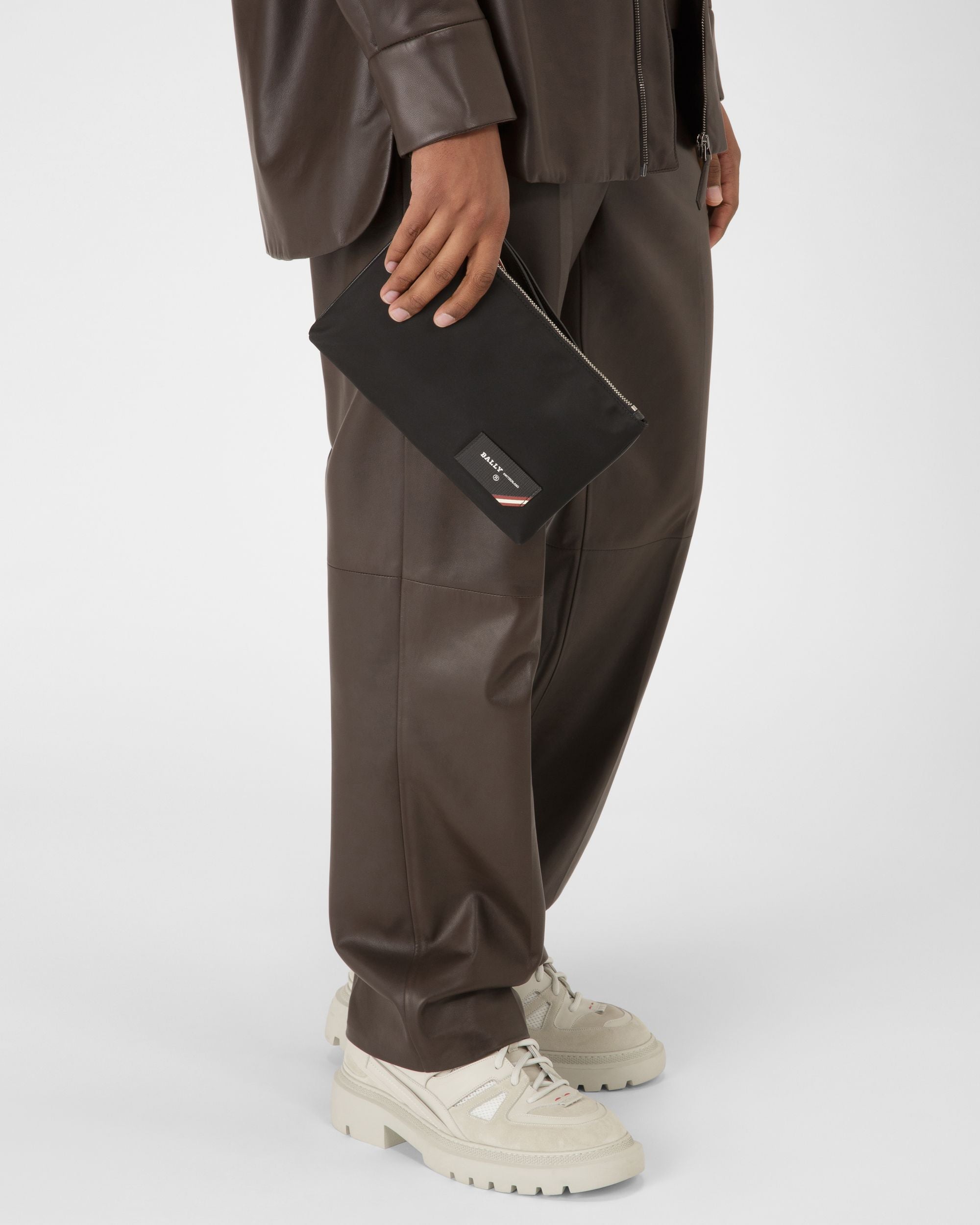 Pouch Ferrel De Nailon Negro - Hombre - Bally - 01