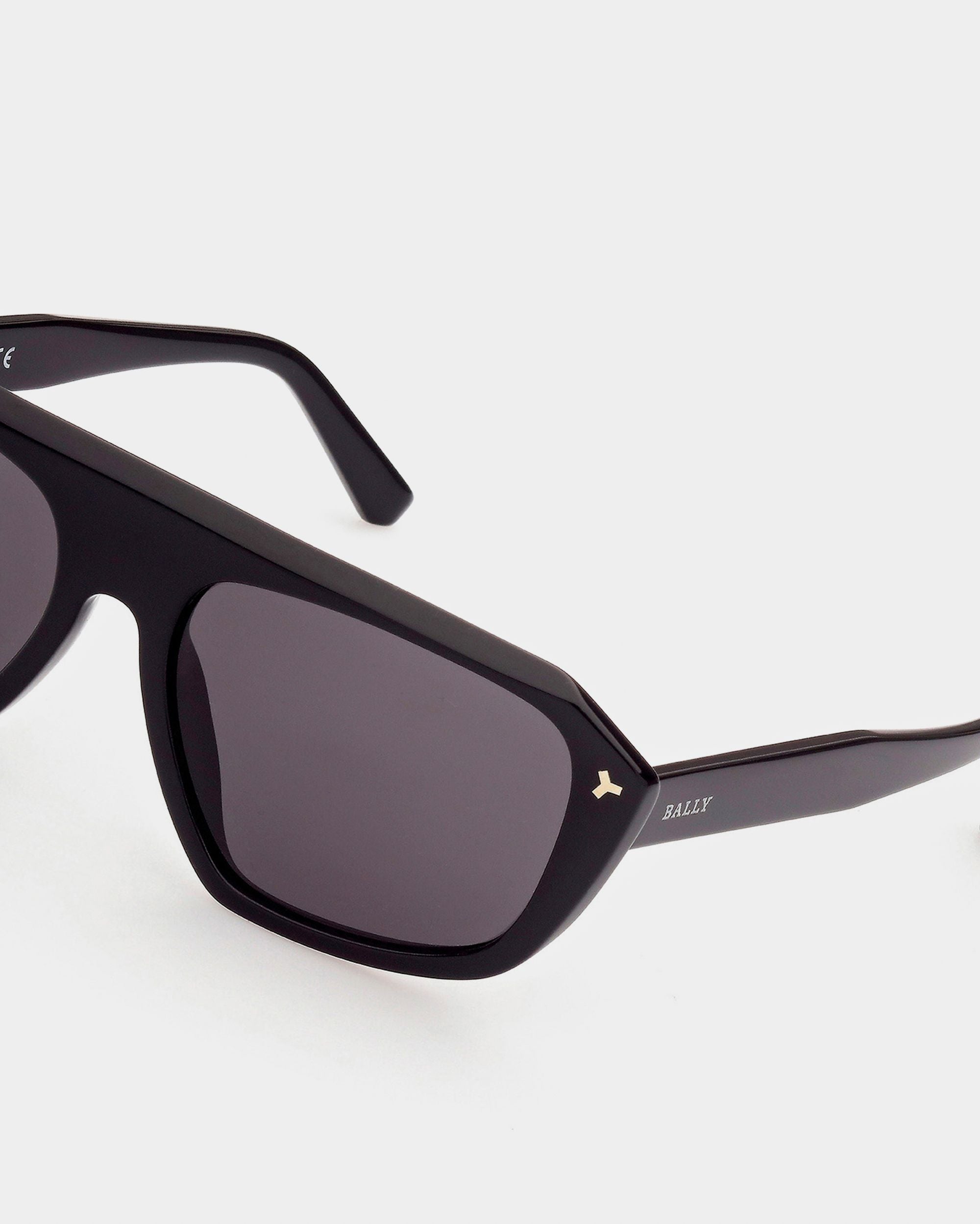 Roy Acetate Sunglasses In Black & Smoke Lens - Homme - Bally - 02