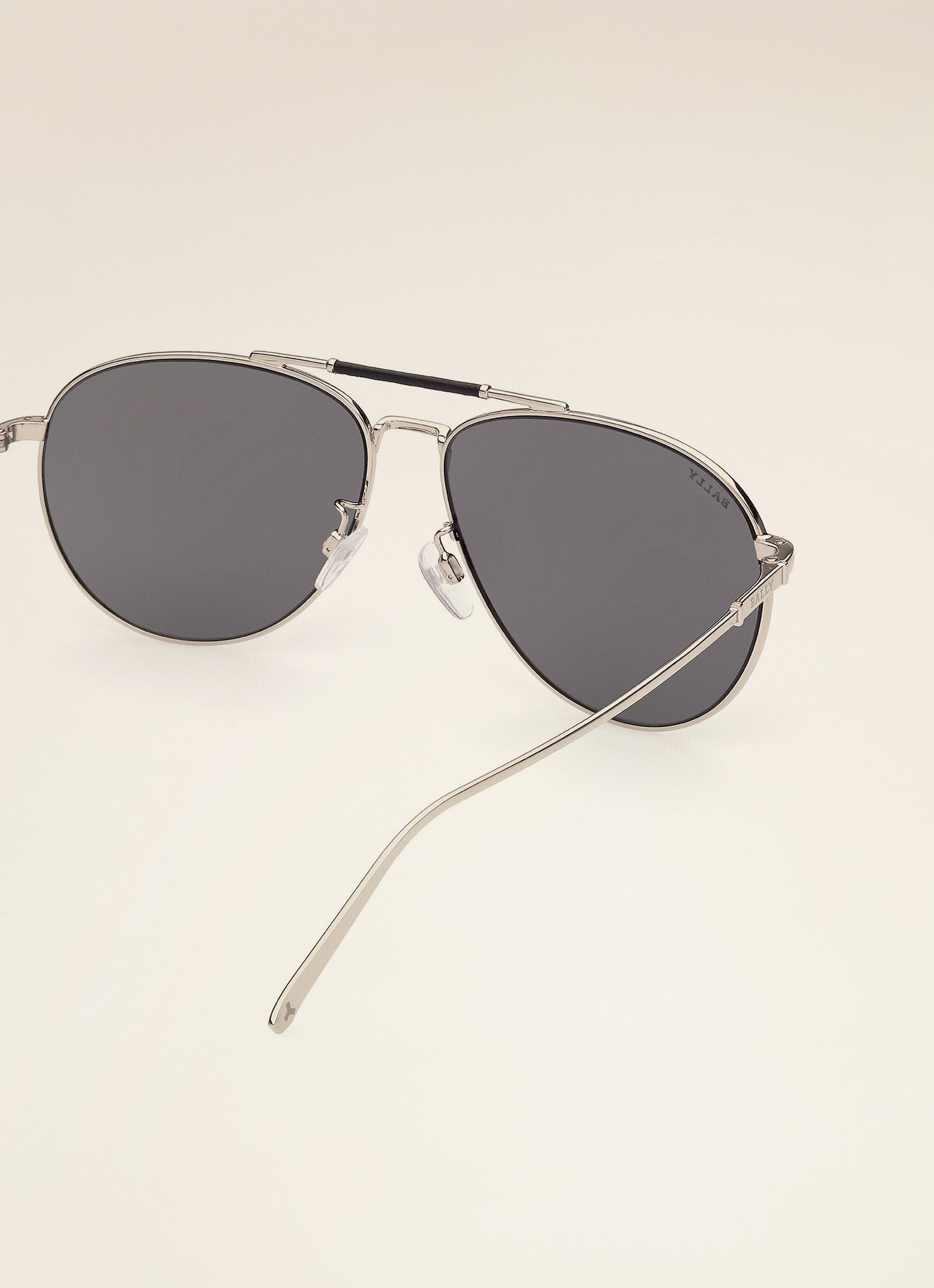 Mike Metal Sunglasses In Palladium & Smoke Lens - Herren - Bally - 02