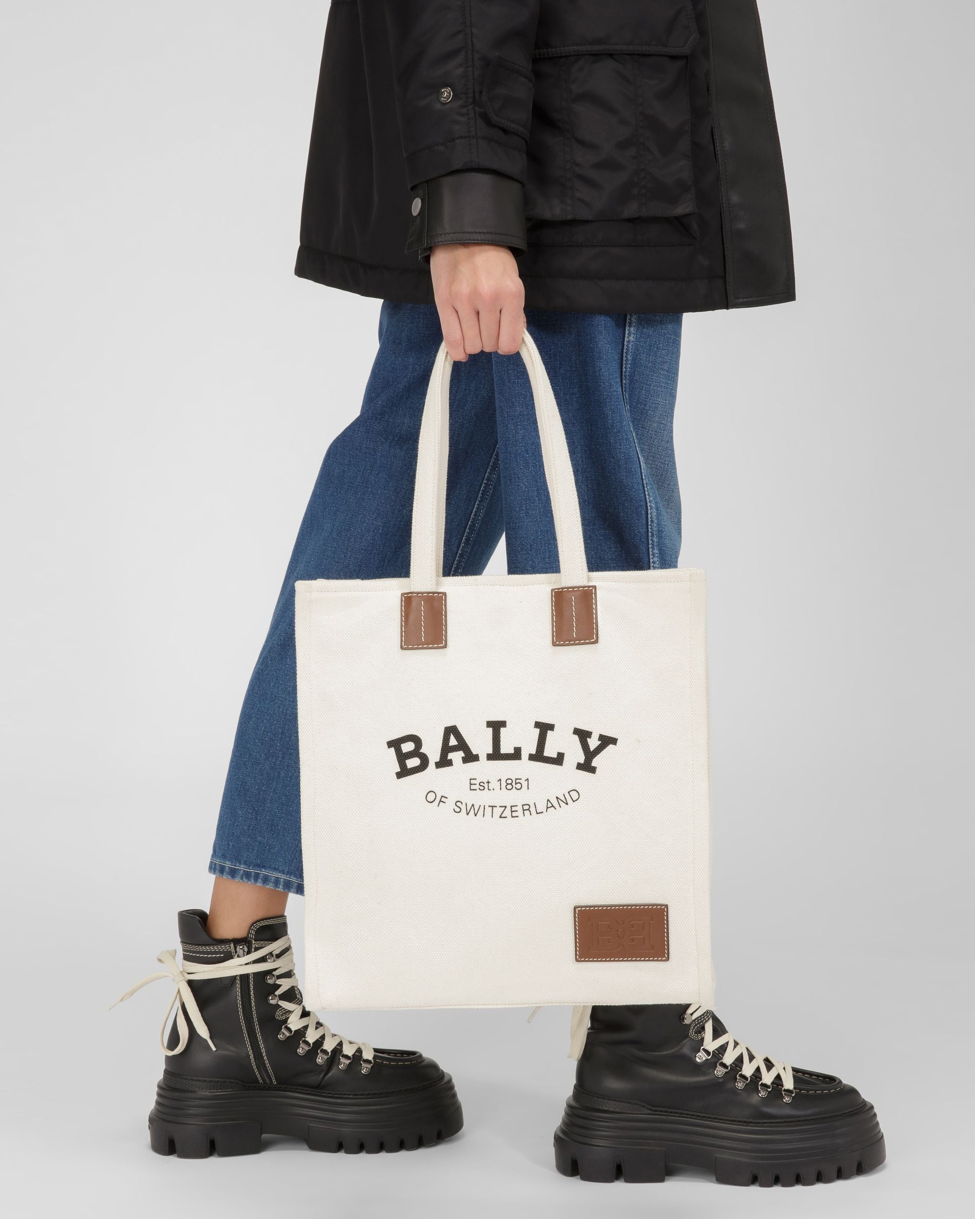 Crystalia Fabric Tote In Natural - Women's - Bally - 01