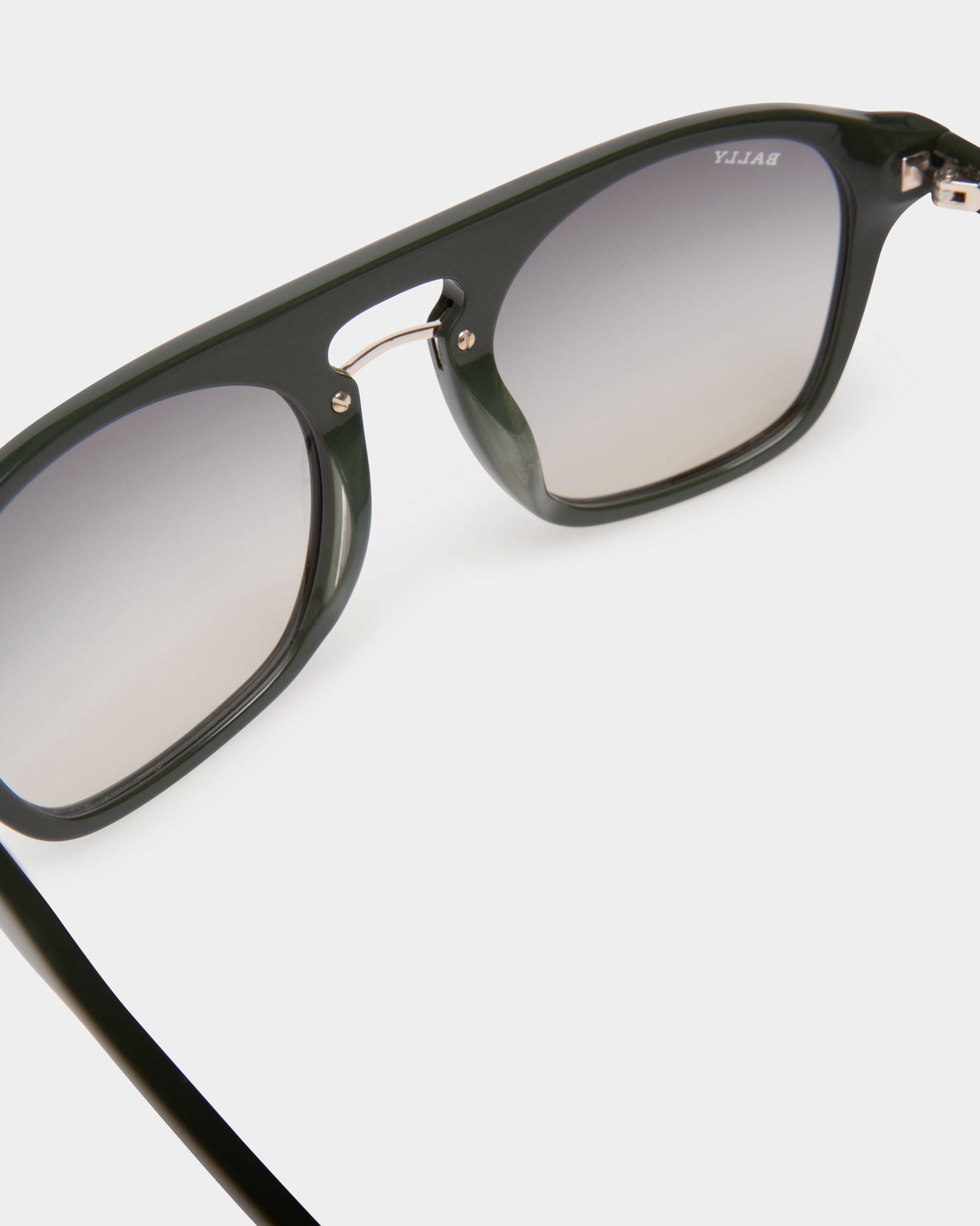 Metropole Lunettes De Soleil En Acétate Vert Foncé Brillant Et Verres Fumés Dégradés - Homme - Bally - 02