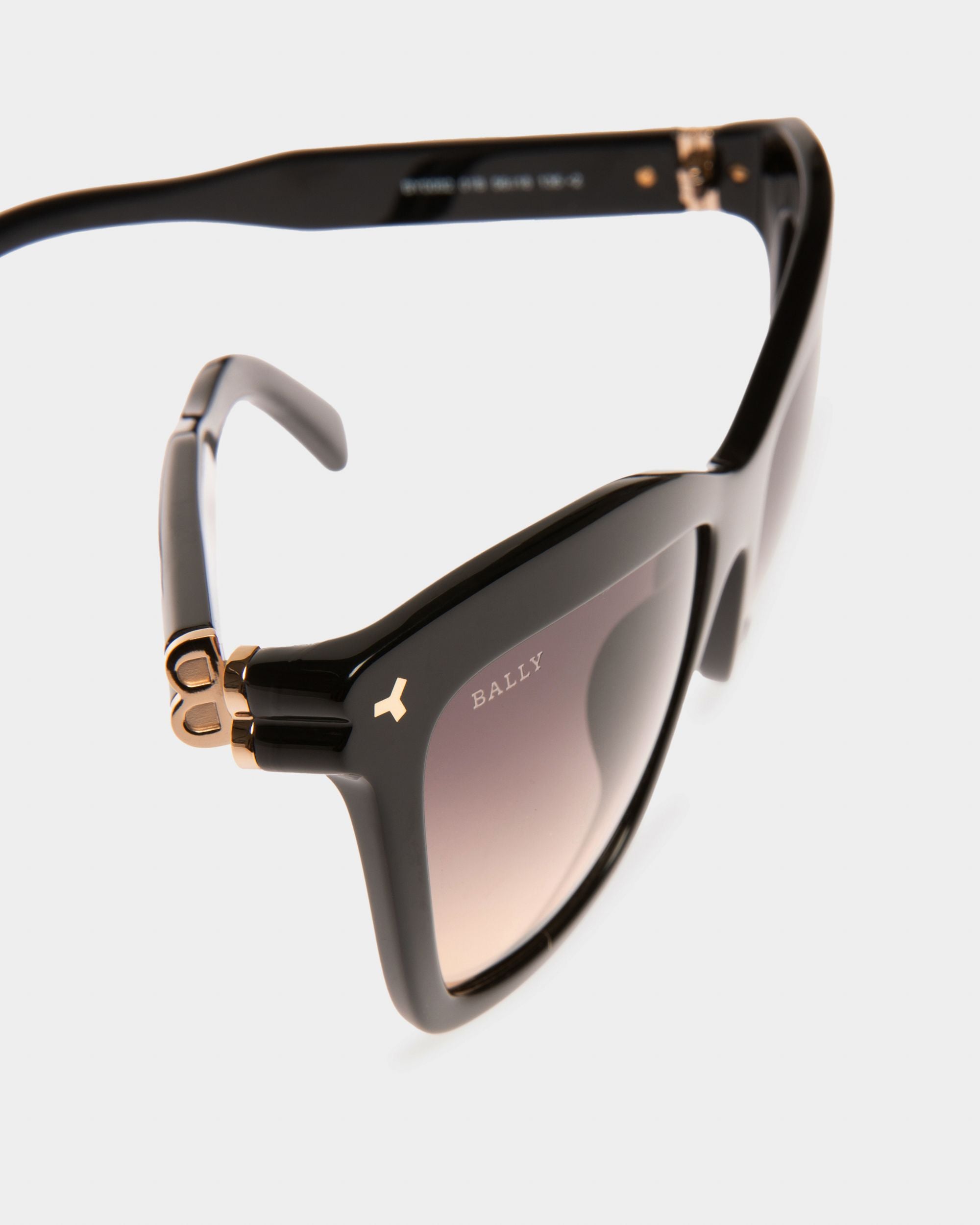 Babette Lunettes De Soleil En Acétate Noir Brillant Et Verres Jaunes Fumés Dégradés - Femme - Bally - 02