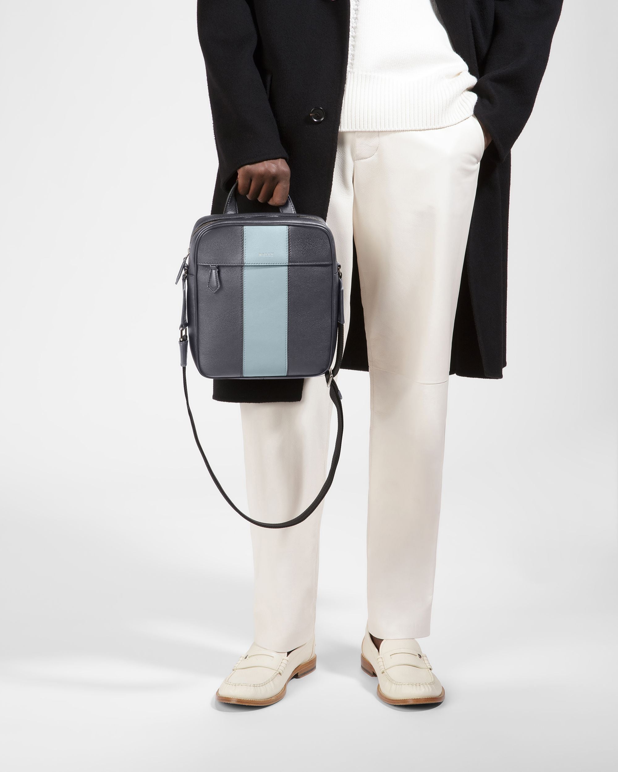 Holmis Sac À Bandoulière En Cuir Bleu Nuit Et Bleu Clair - Homme - Bally - 02