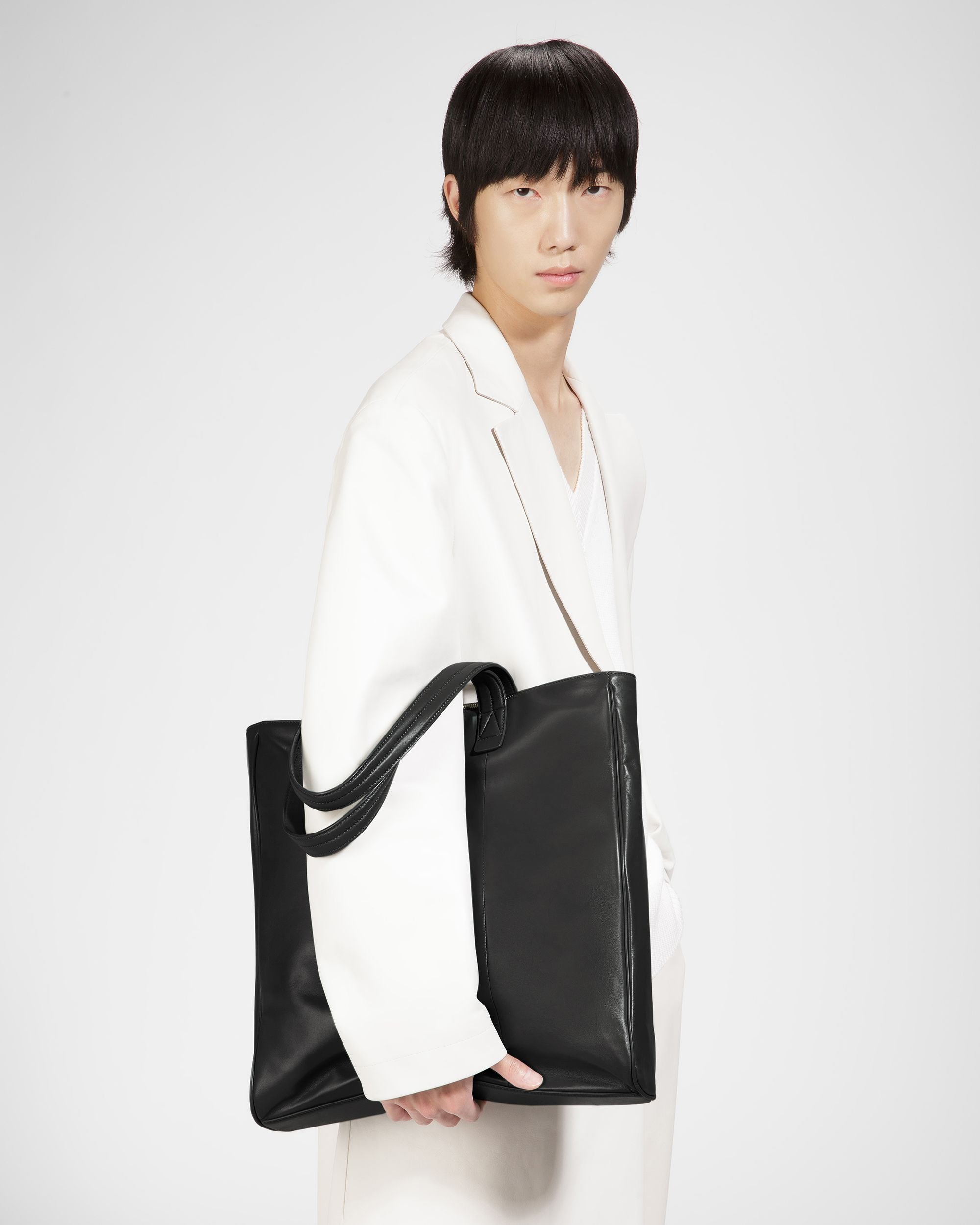 Arienn Leather Tote In Black - Men's - Bally - 02