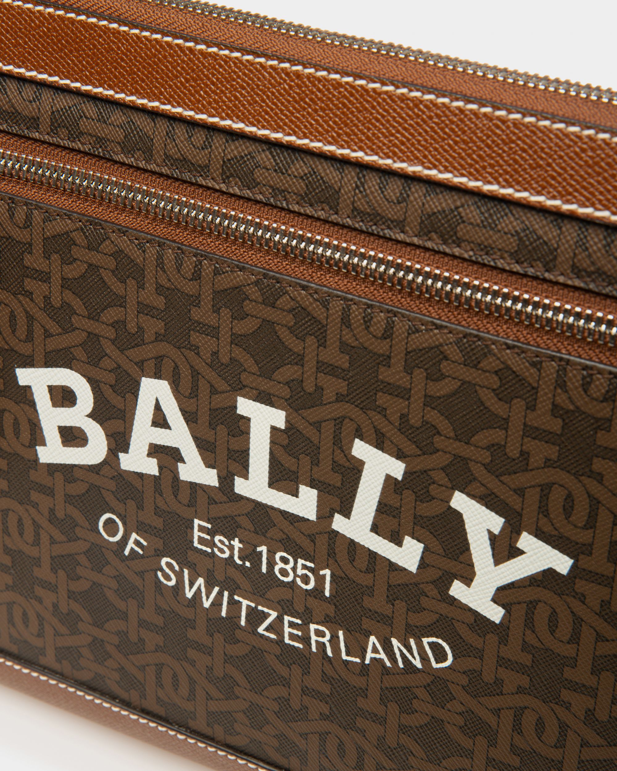 Bolso Pouch Cliff Con Monograma Estampado Color Marrón - Hombre - Bally - 04