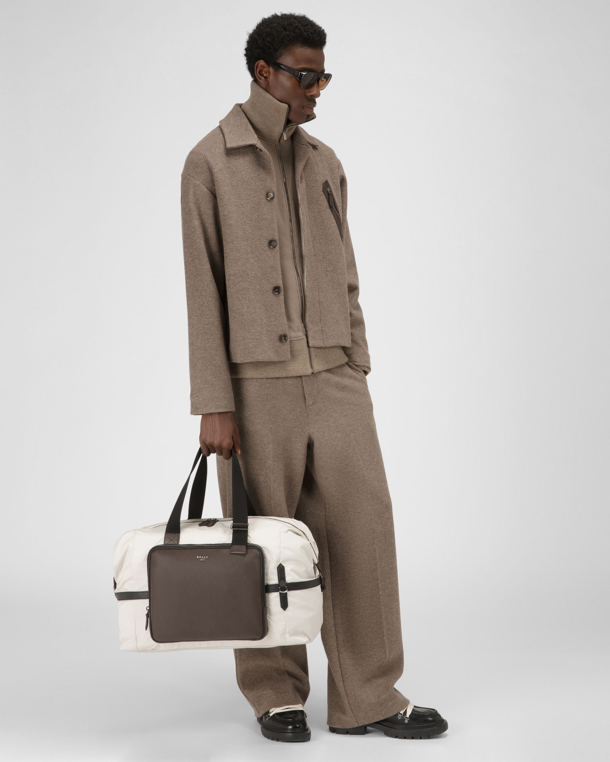 Balten Sac De Week-End En Nylon Recyclé Blanc Poensiéreux - Homme - Bally - 06