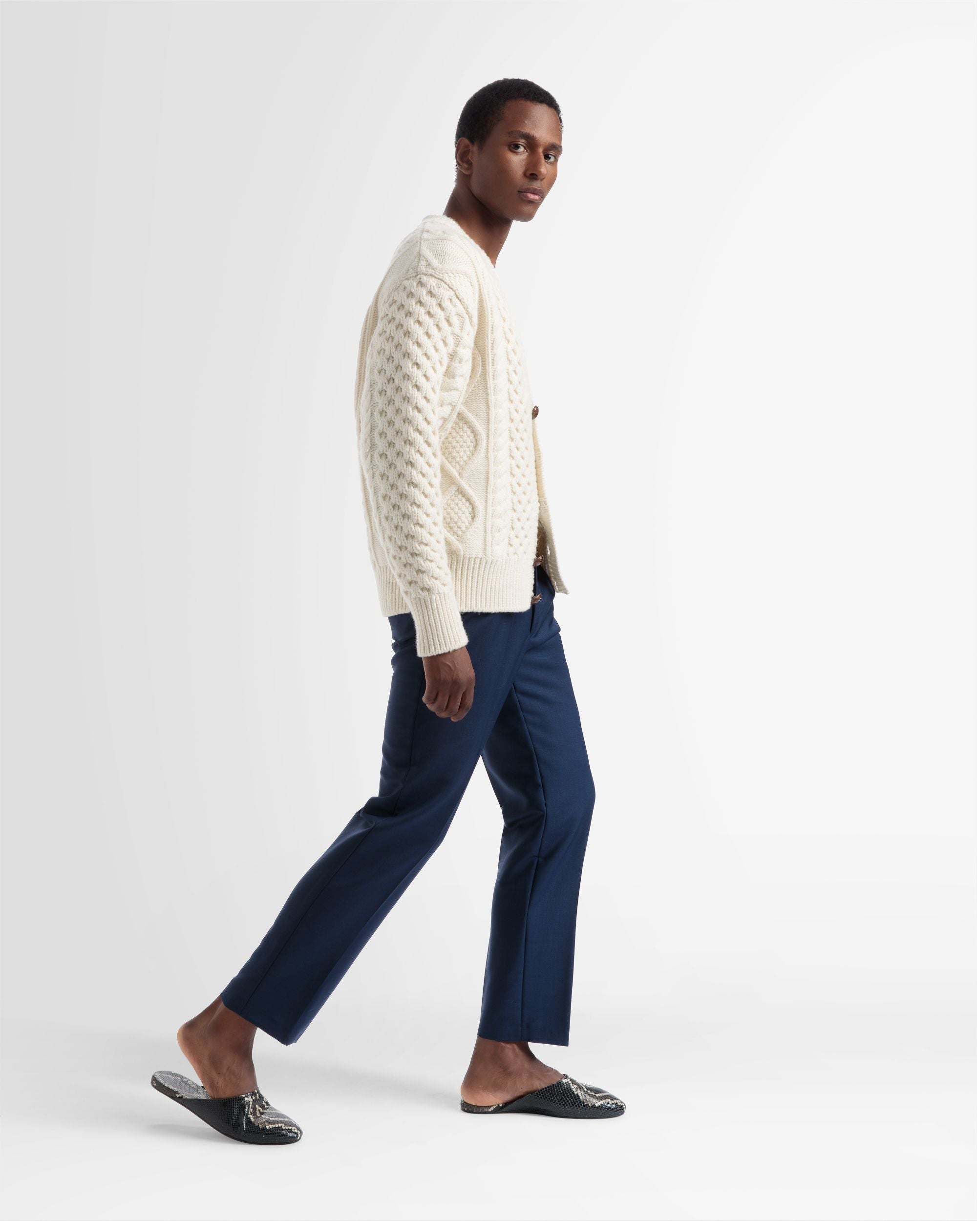V-Neck-Strickjacke Mit Zopfmuster In Elfenbein - Herren - Bally - 05