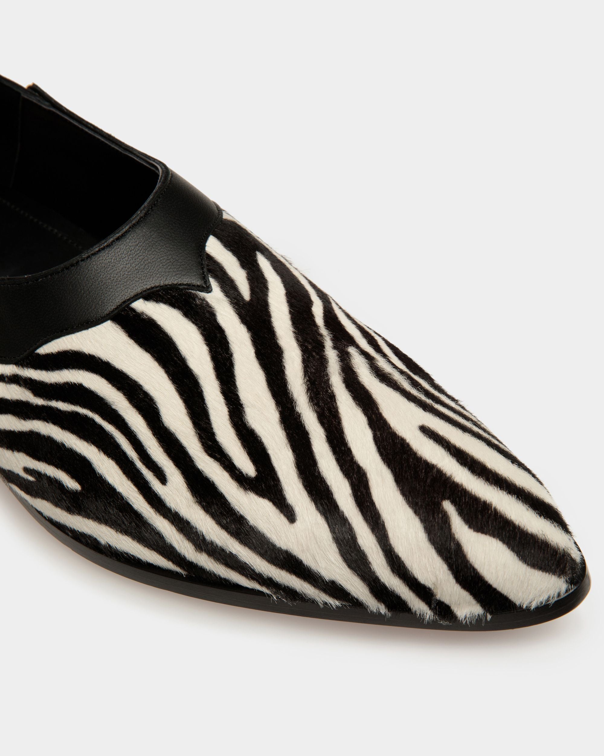 Mocassins Plats Vegas En Cuir De Veau Façon Poulain Noir Et Blanc - Homme - Bally - 04