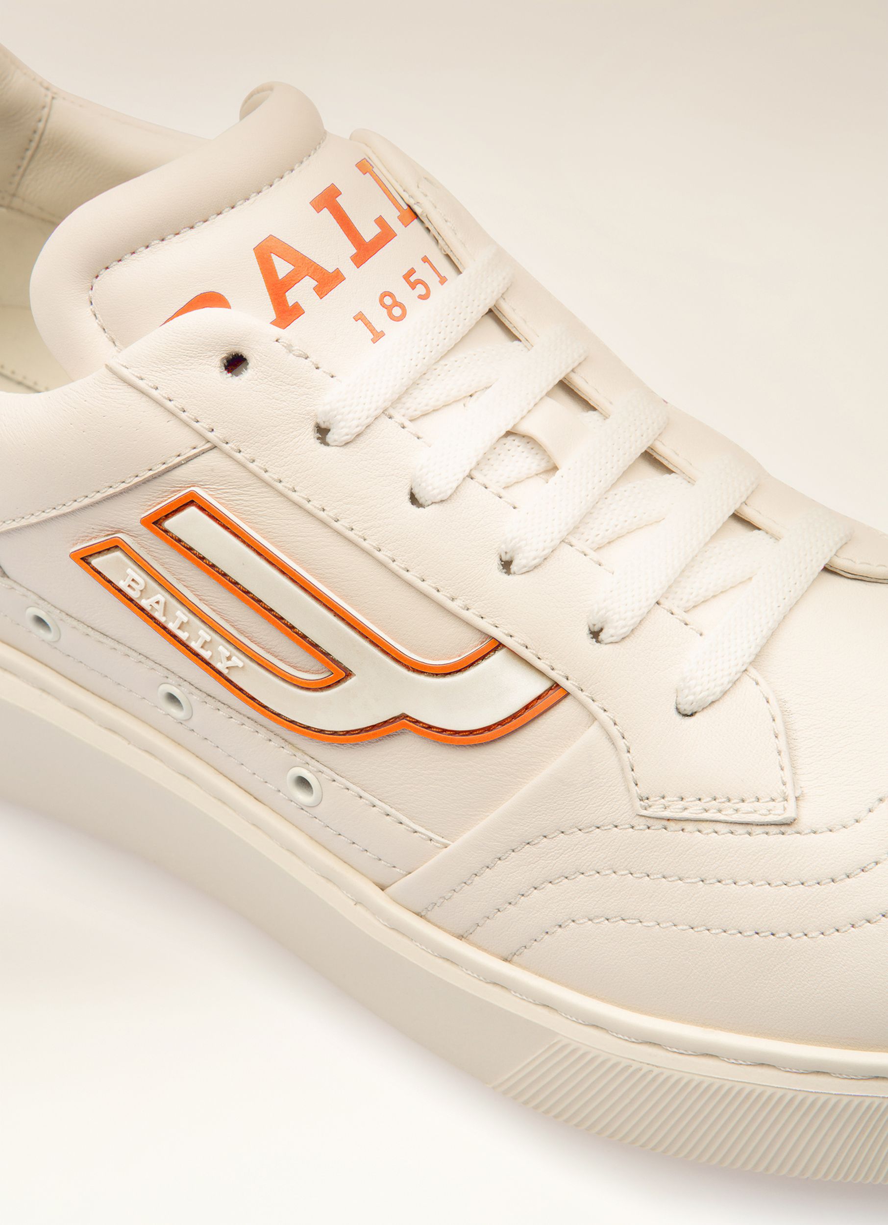 Triumph Sneaker Aus Weissem Und Orangem Leder - Herren - Bally - 02