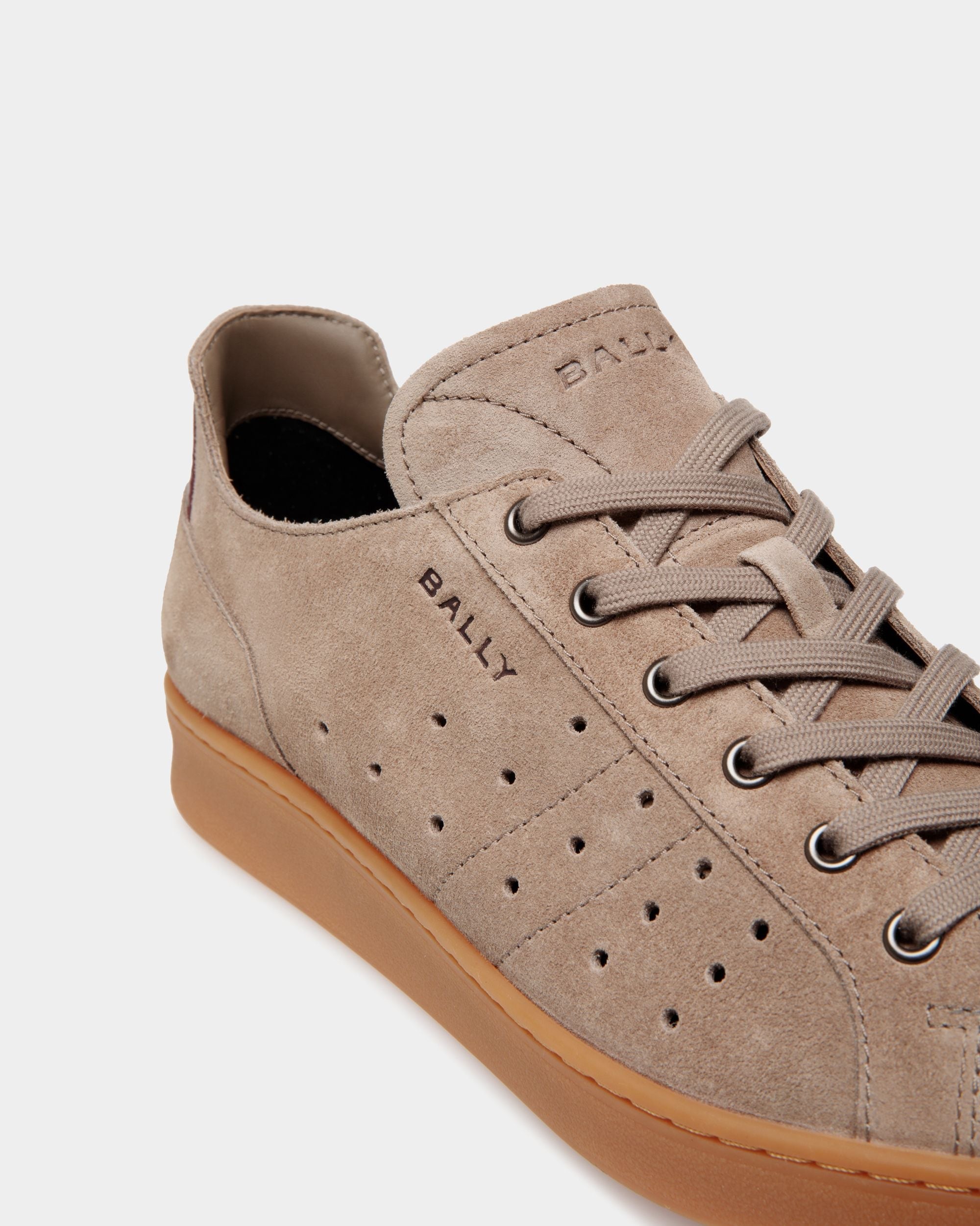 Tennis Sneakers Aus Veloursleder In Taupe Und Tiefem Burgunderrot - Herren - Bally - 06