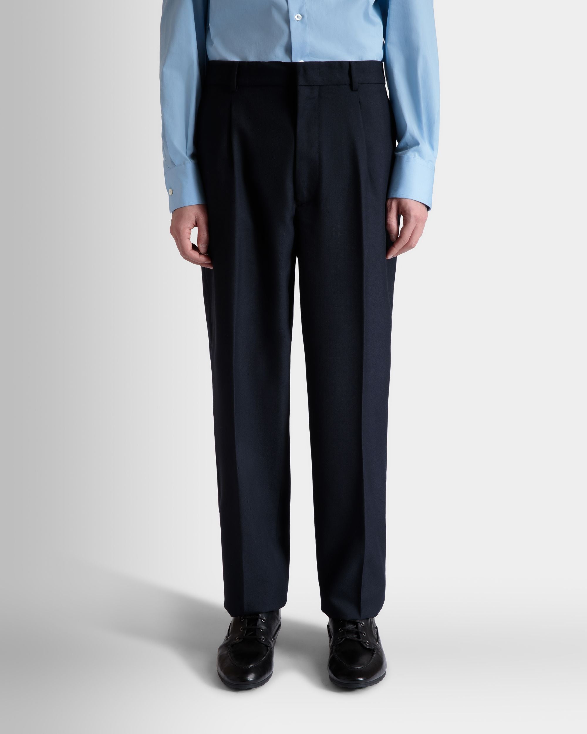 Bundfaltenhose Aus Einer Wollmischung In Navy Blue - Herren - Bally - 03