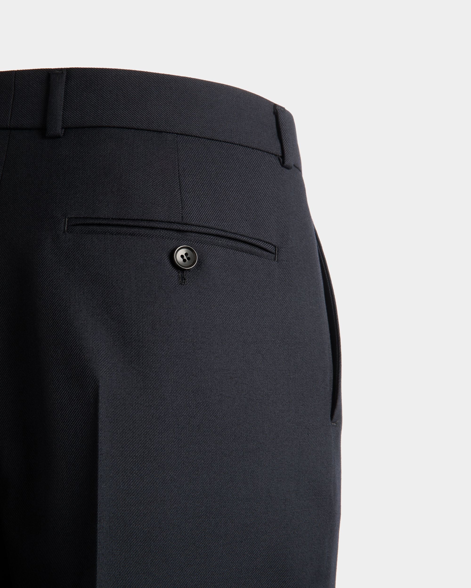 Bundfaltenhose Aus Einer Wollmischung In Navy Blue - Herren - Bally - 04