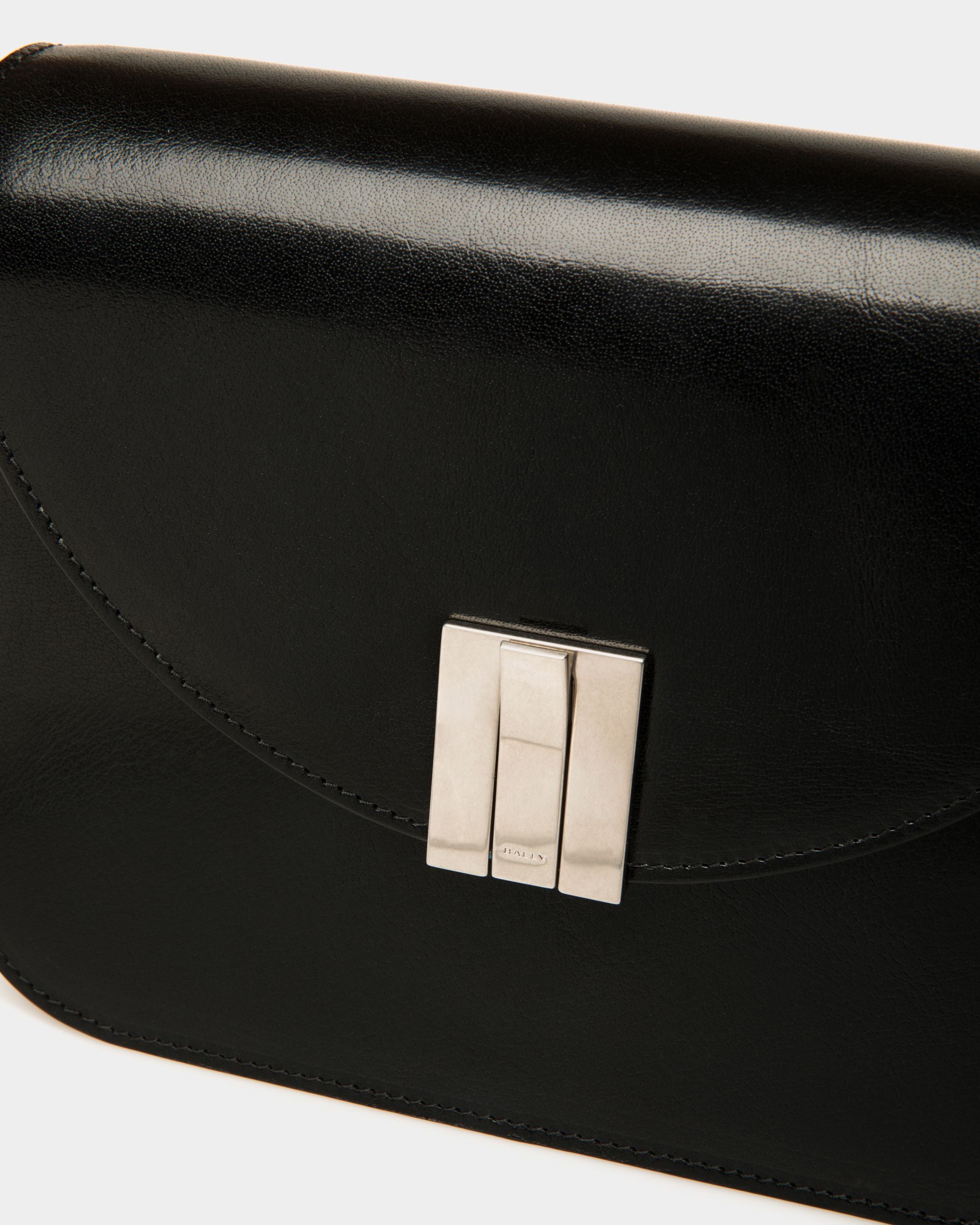 Bandolera Ollam De Piel Negra - Mujer - Bally - 05