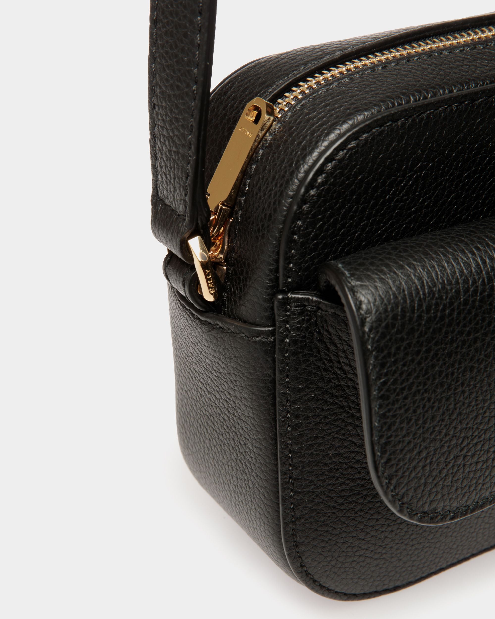 Kleine Lock Me Umhängetasche Für Damen Aus Genarbtem Leder In Schwarz - Damen - Bally - 07