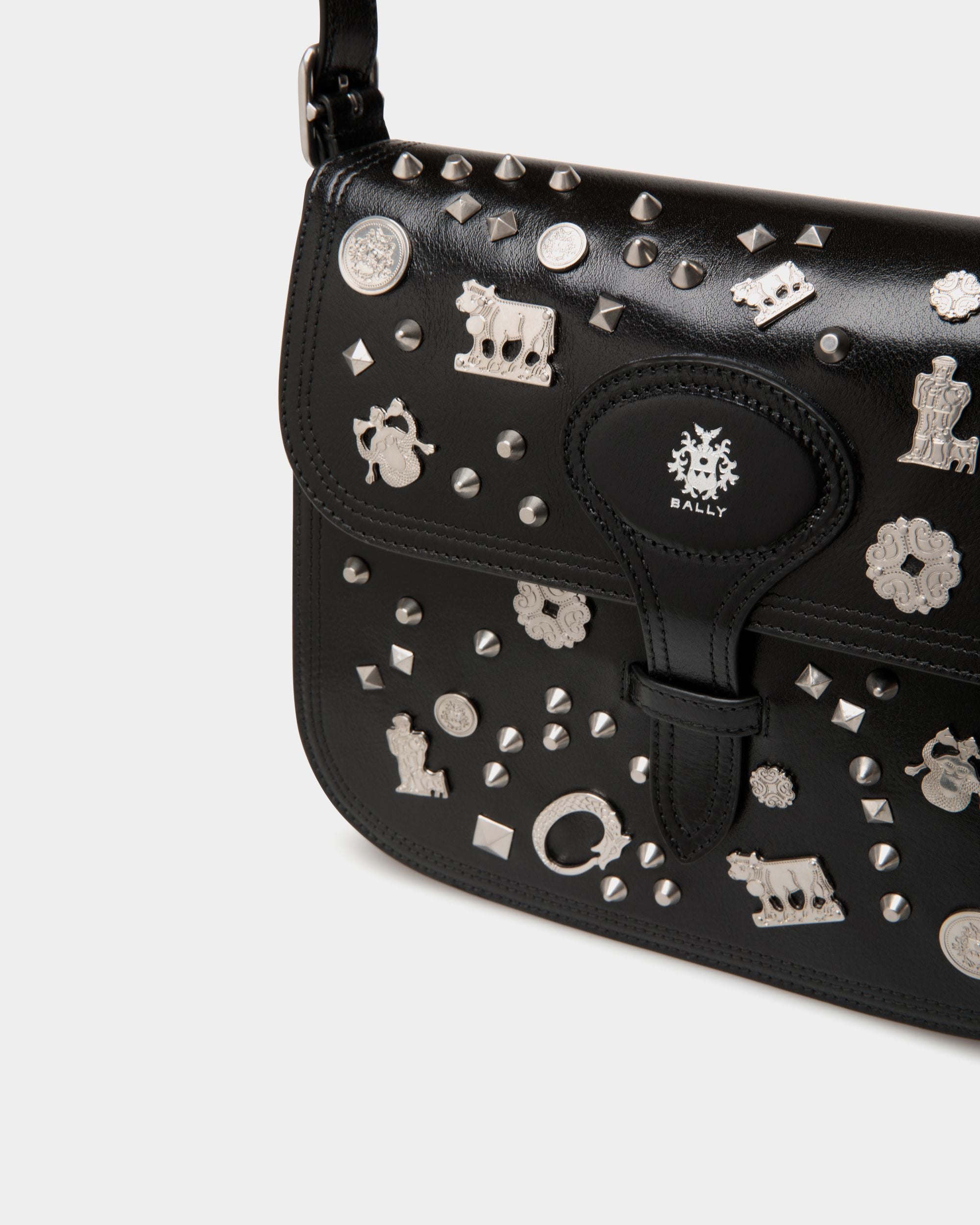 Beckett Crossbody Bag In Black Leather with Studs - Mujer - Bally - 06