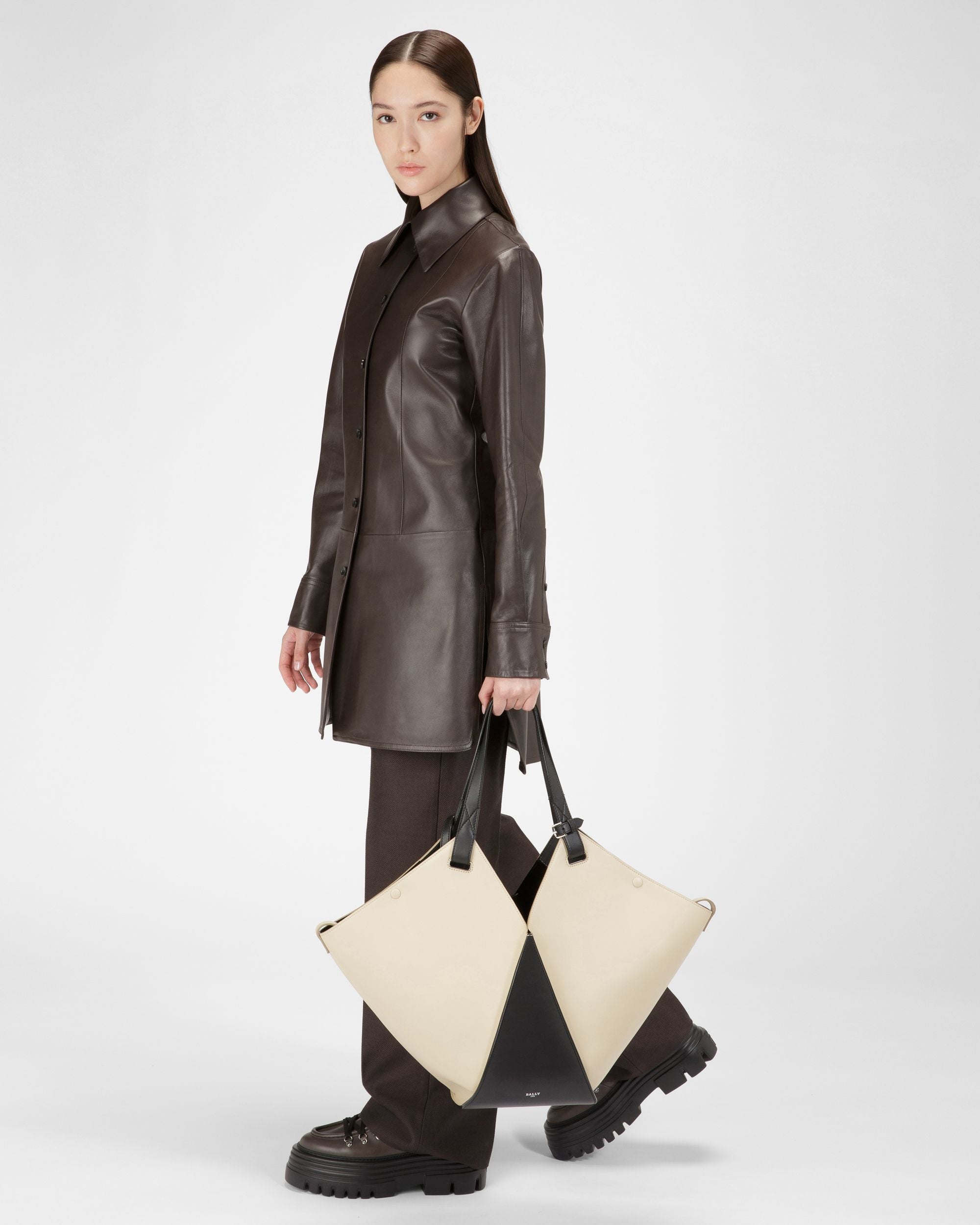 Ahria Cabas En Cuir Beige Clair Et Noir - Femme - Bally - 04