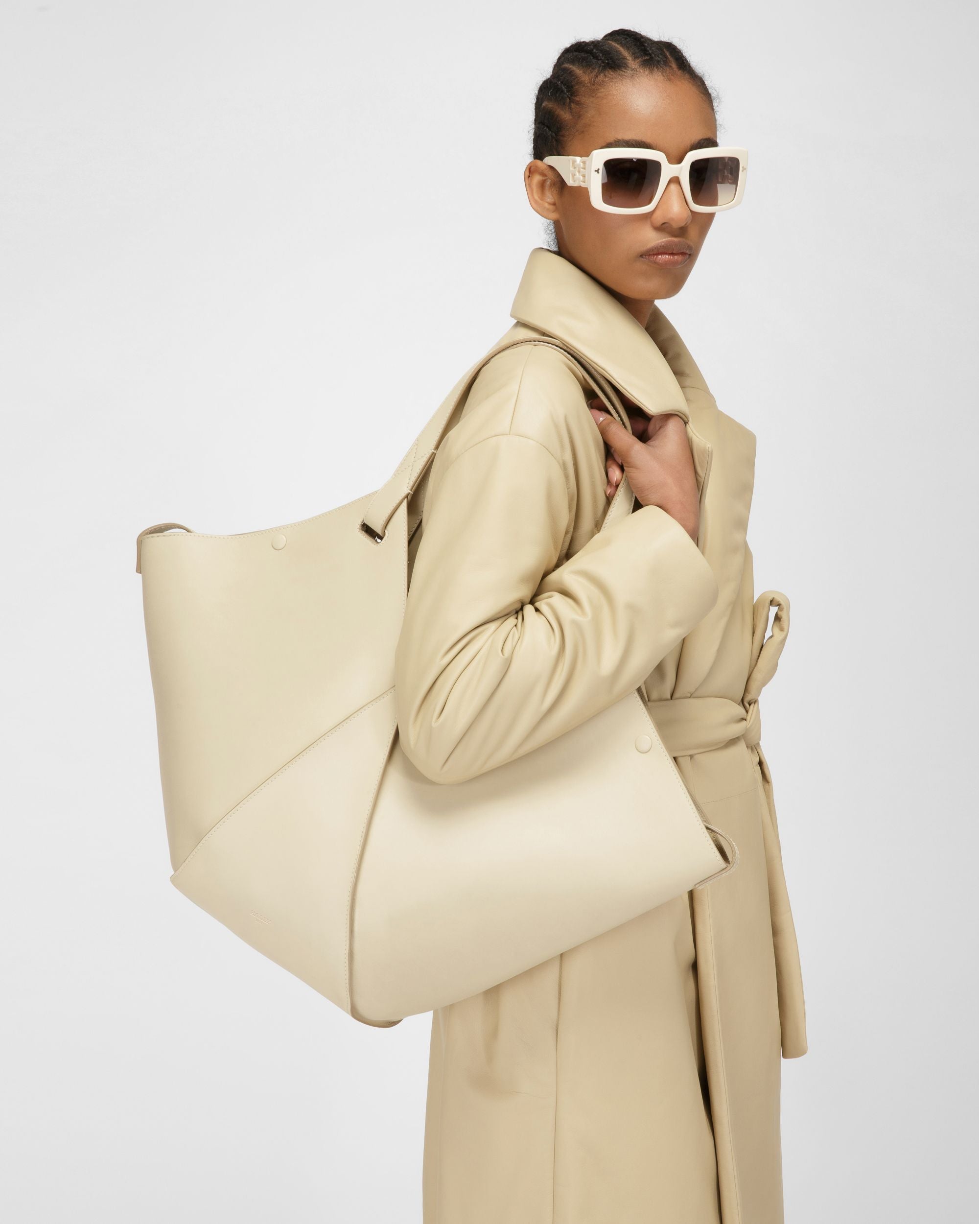Ahria Leather Tote In Light Beige - Women's - Bally - 02