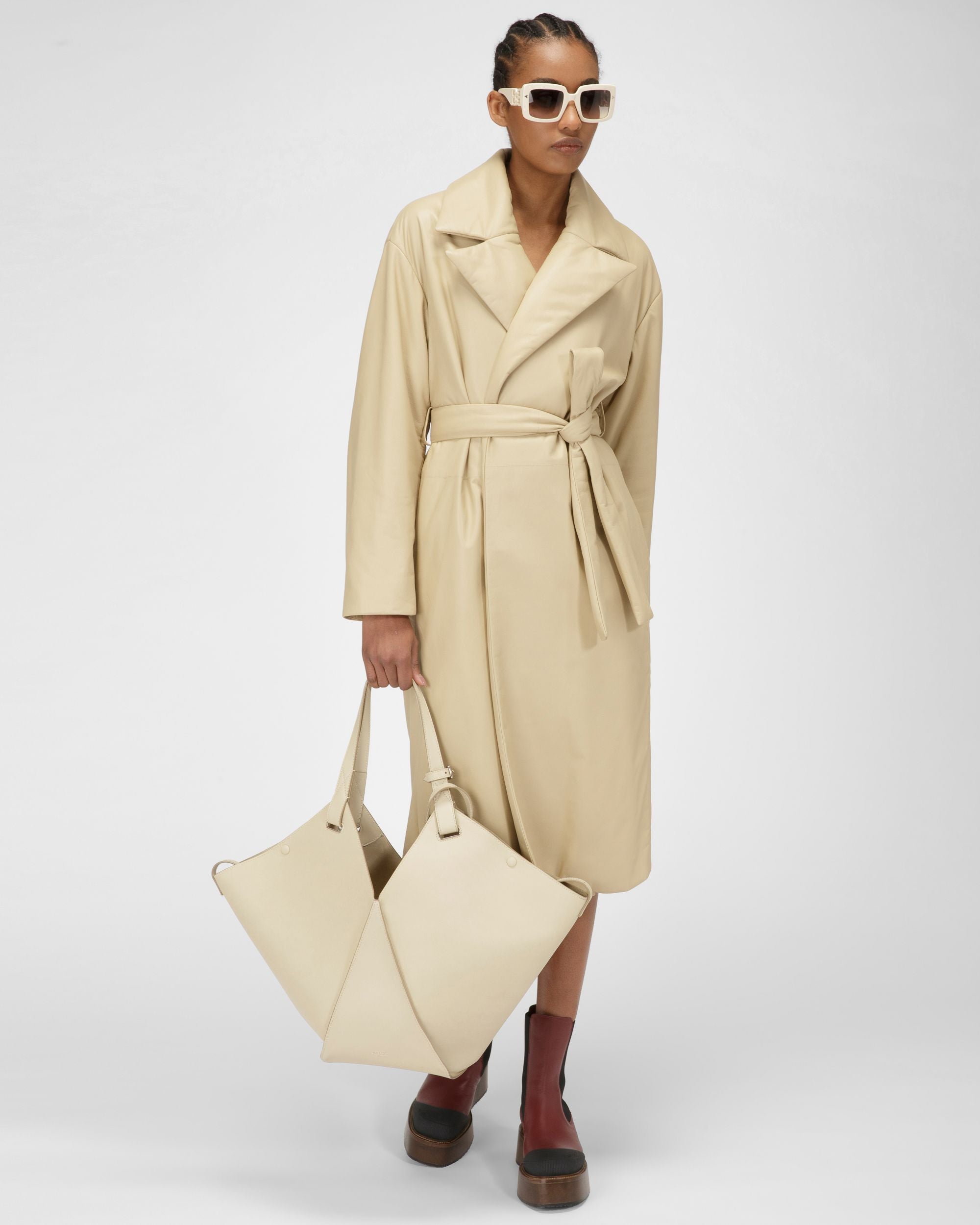 Ahria Leather Tote In Light Beige - Women's - Bally - 06