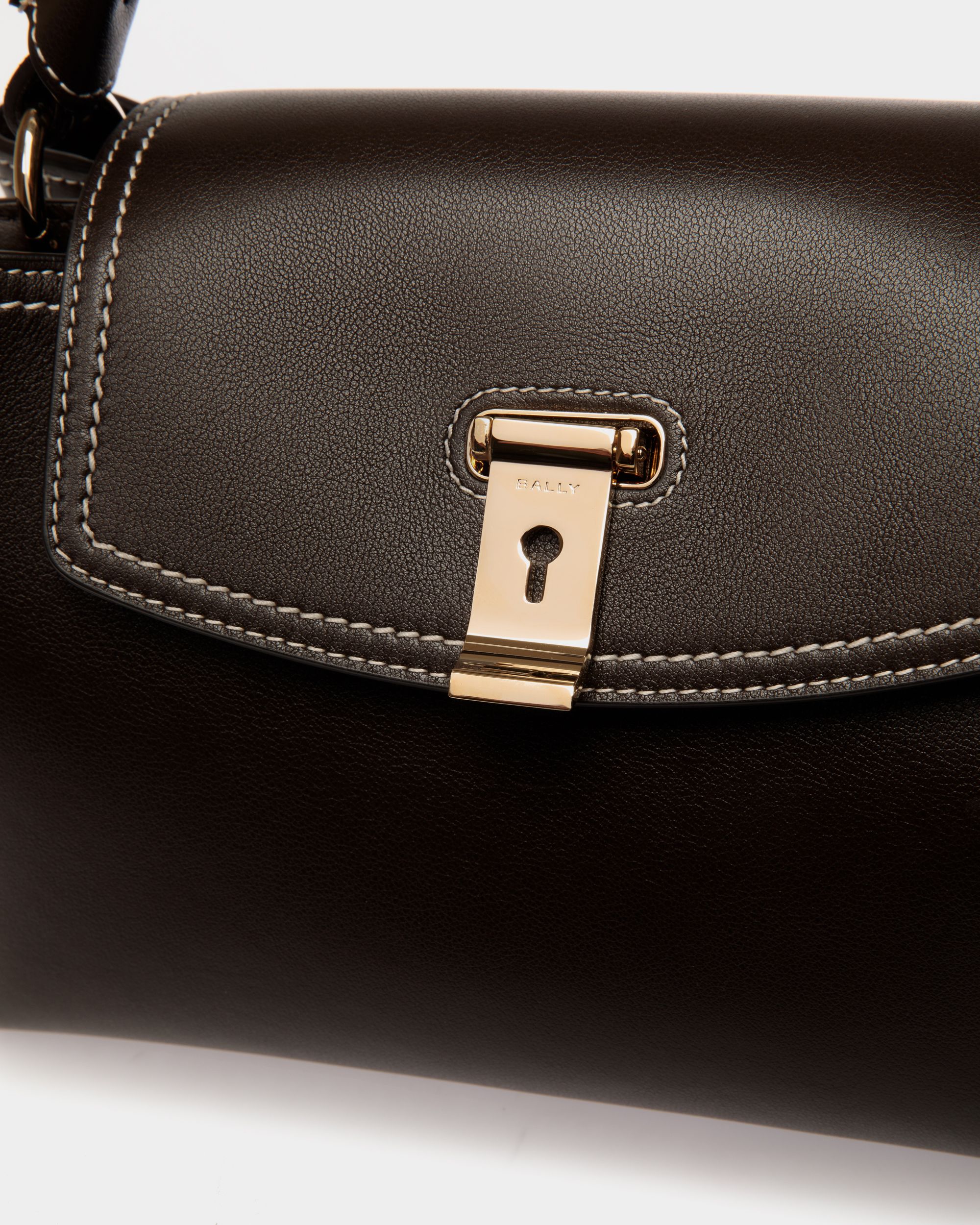 Kleine Lock Me Henkeltasche Aus Leder In Ebenholzschwarz - Damen - Bally - 05