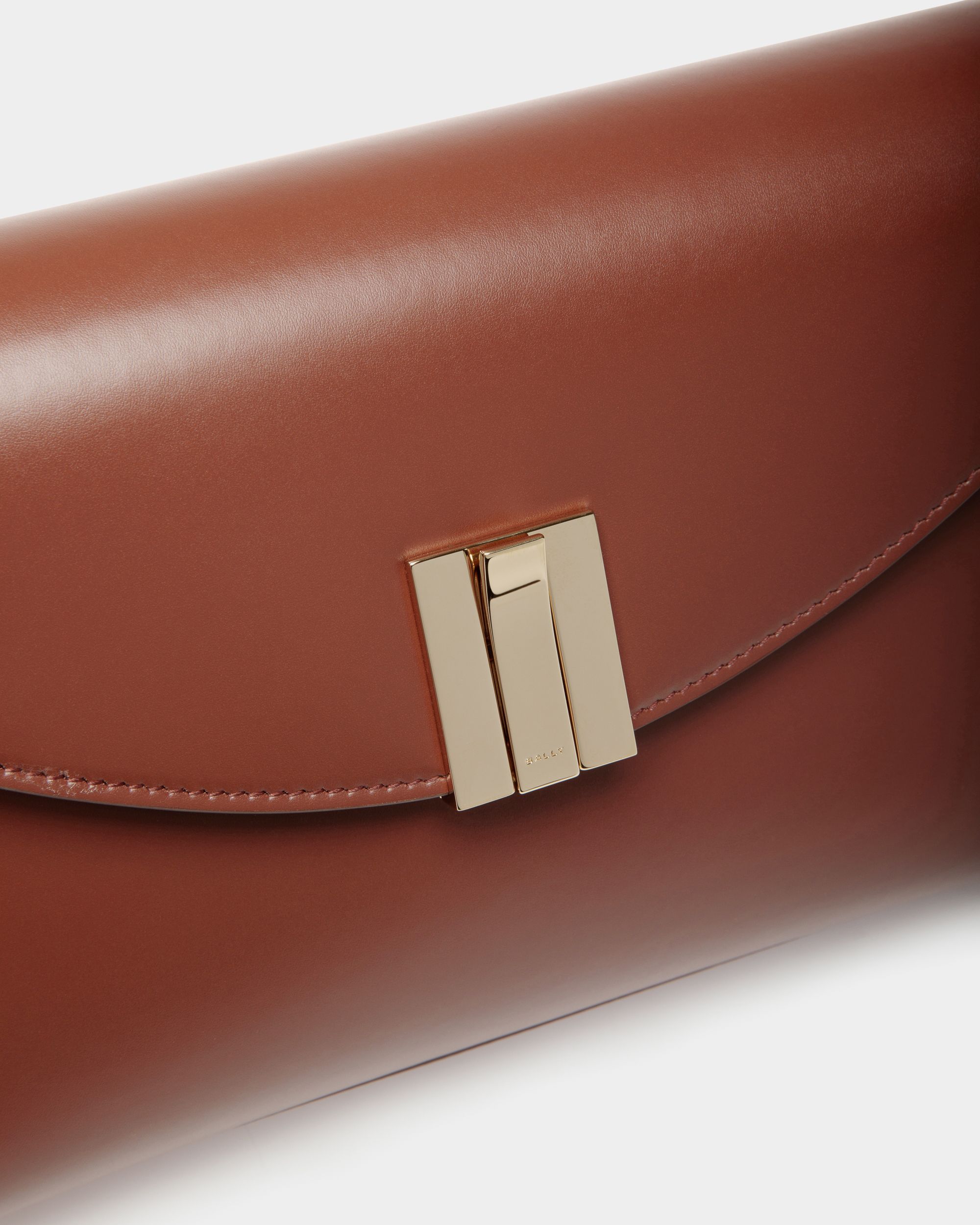 Bolso De Mano Pequeño Ollam De Piel Marrón - Mujer - Bally - 05