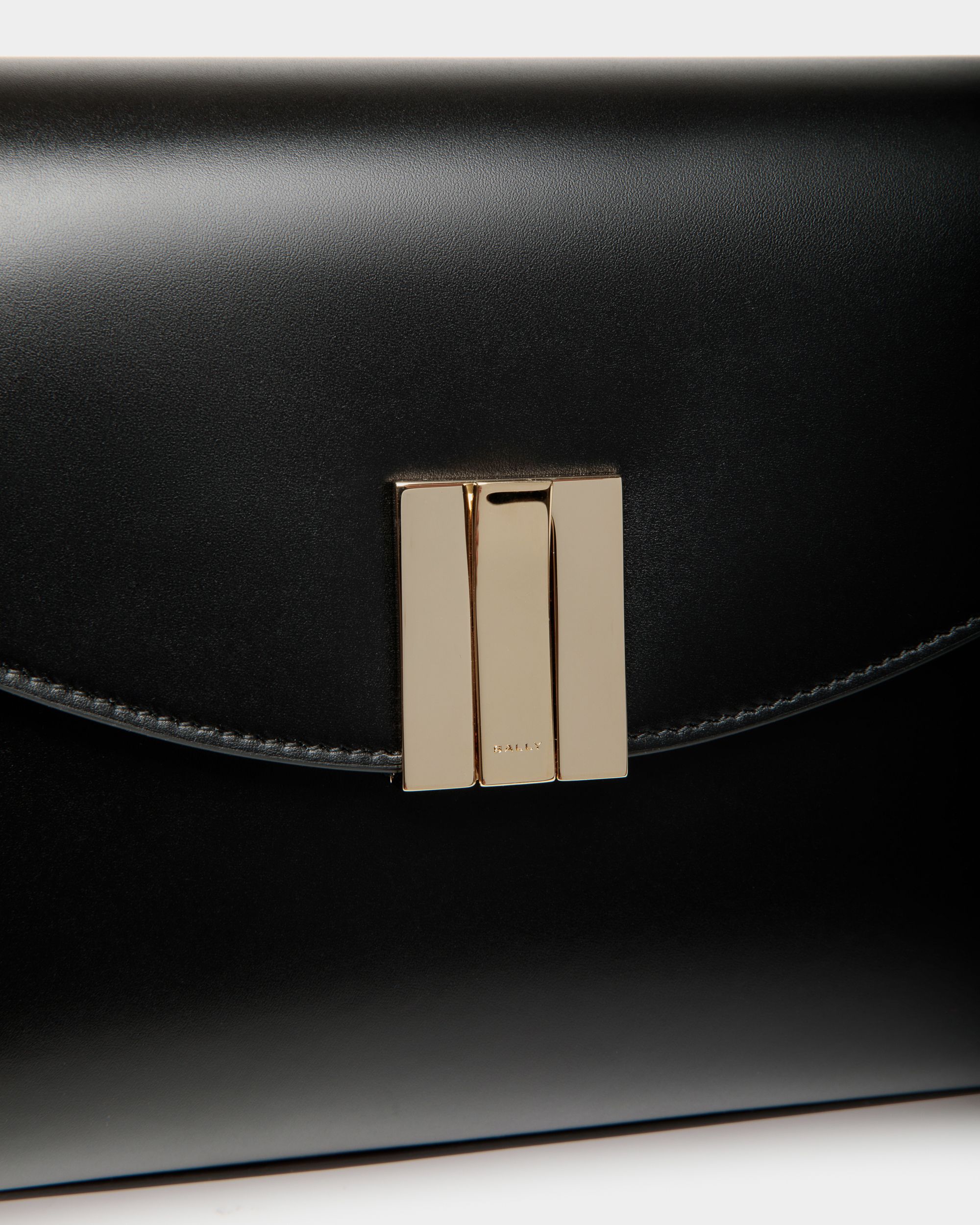 Kleine Henkeltasche Ollam Aus Leder In Schwarz - Damen - Bally - 06
