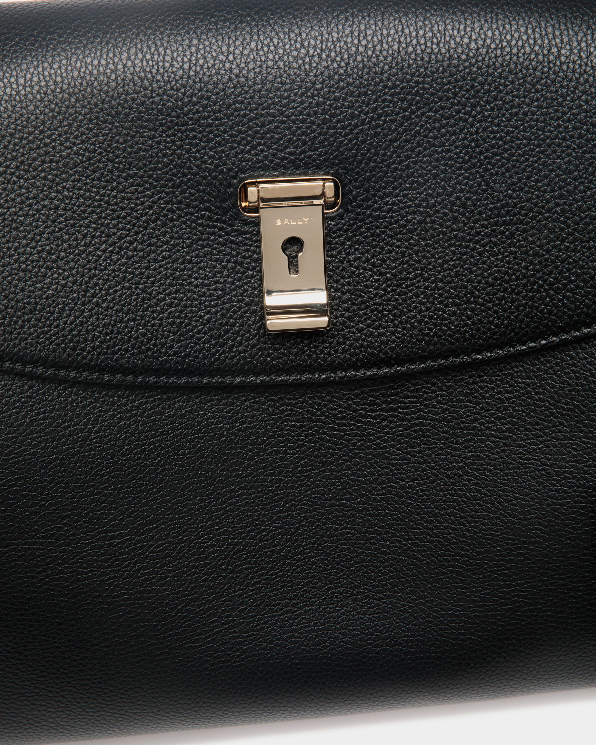 Sac À Anse Supérieure Lock Me En Cuir Grainé Noir - Femme - Bally - 05