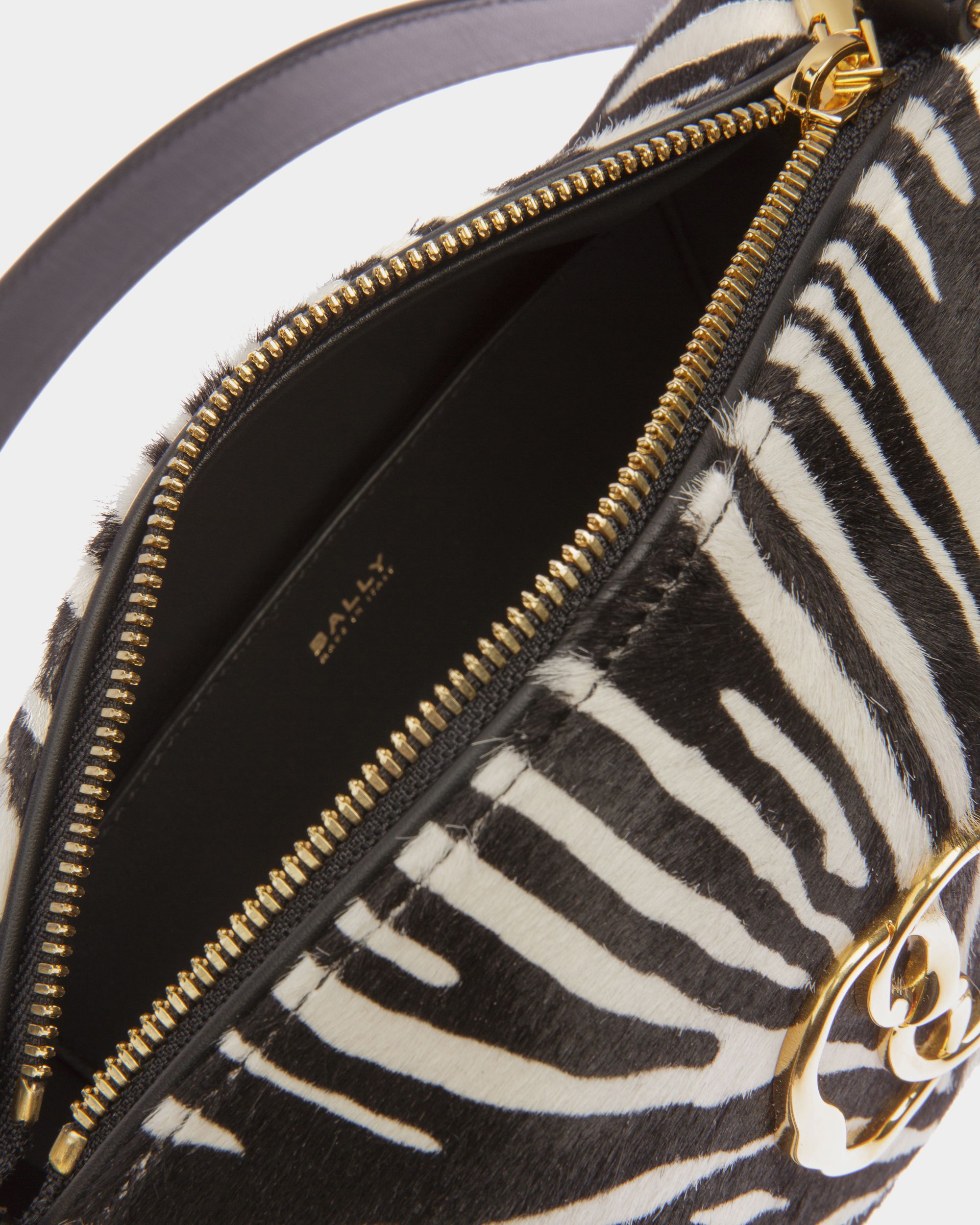 Mini-Sac Emblem En Cuir De Veau Façon Poulain Noir Et Blanc - Femme - Bally - 03