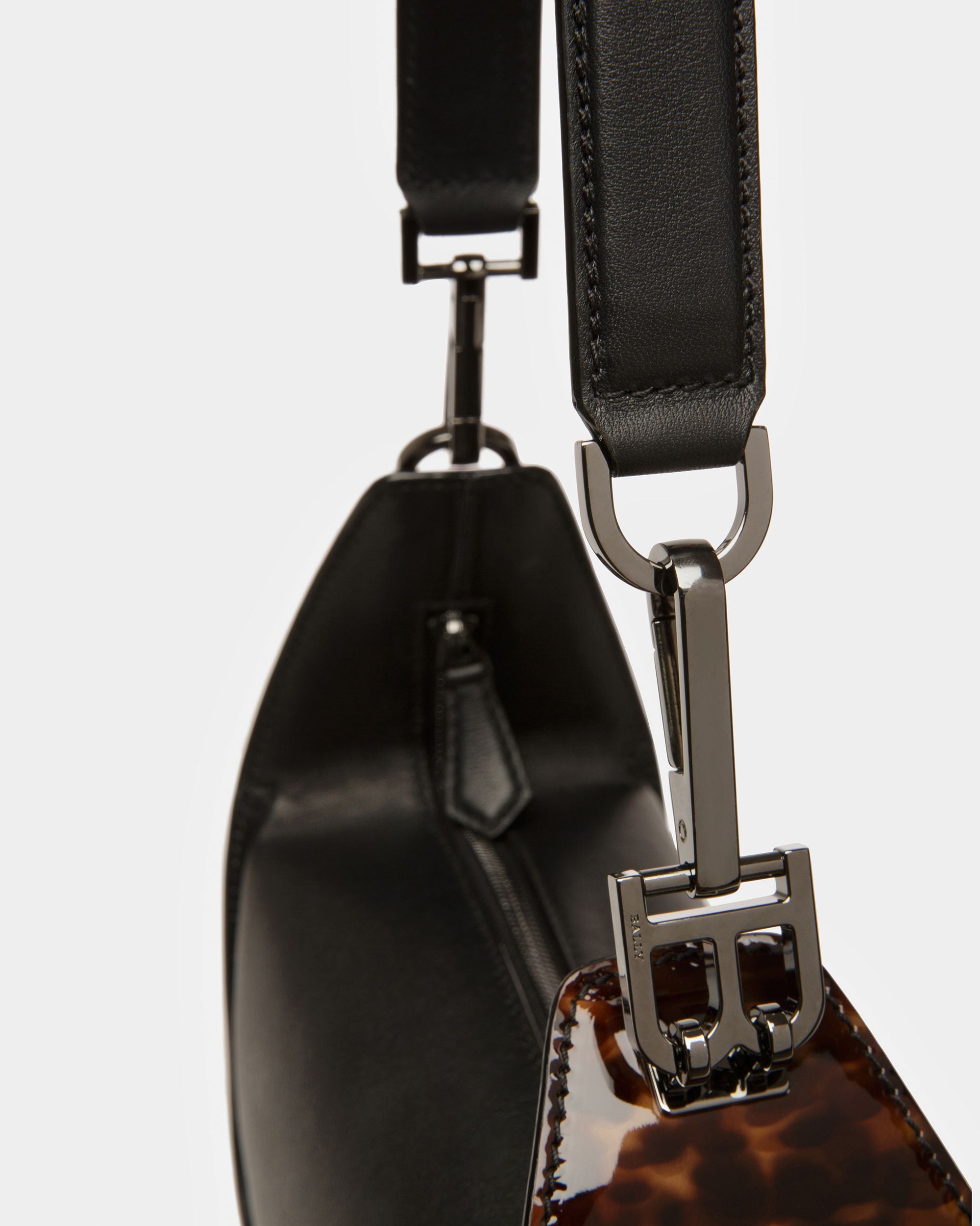 B-Hook Schultertasche Aus Leder In Schwarz - Damen - Bally - 05