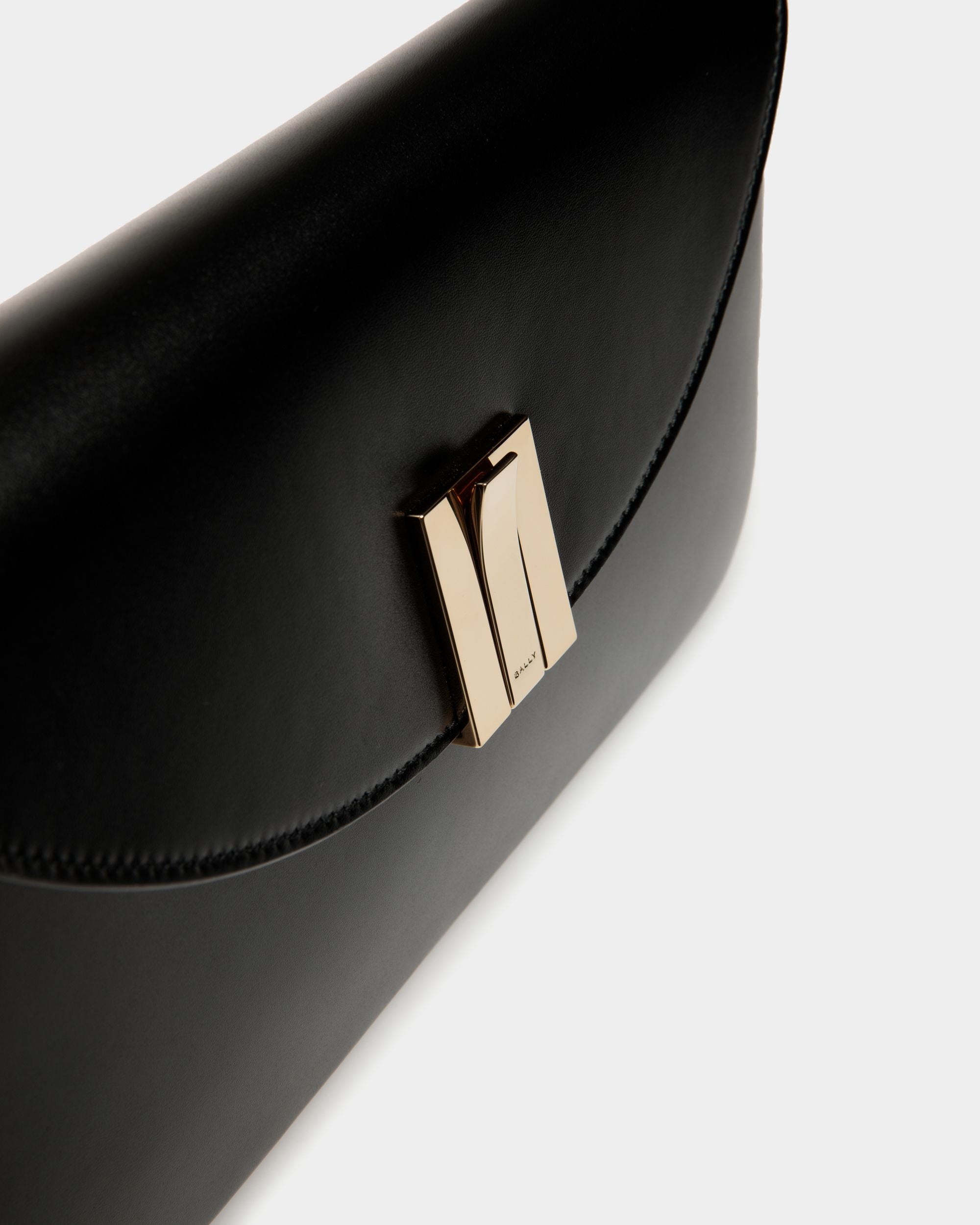 Bolso De Hombro Pequeño Ollam De Piel Negra - Mujer - Bally - 05