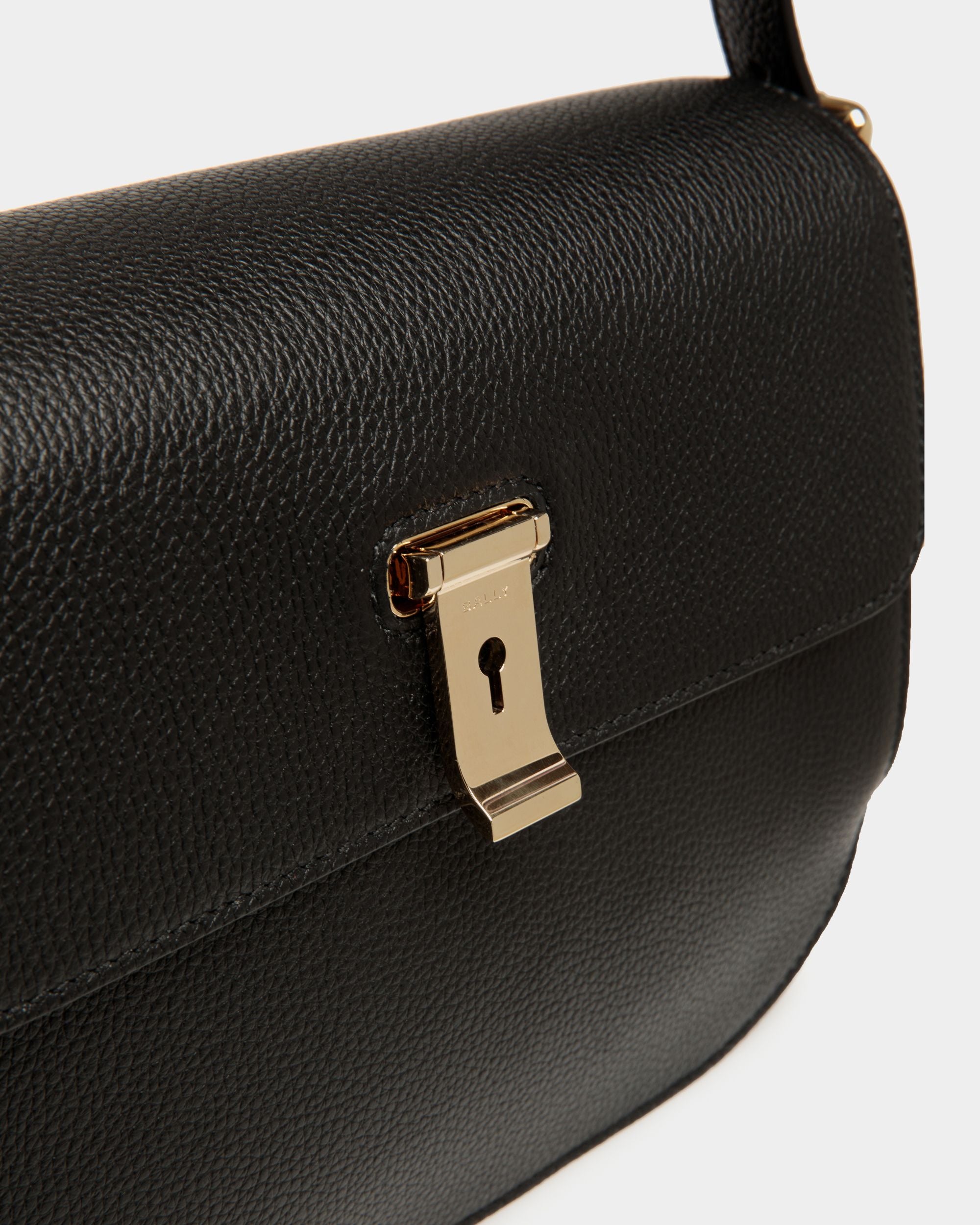 Lock Me Schultertasche Aus Genarbtem Leder In Schwarz - Damen - Bally - 06