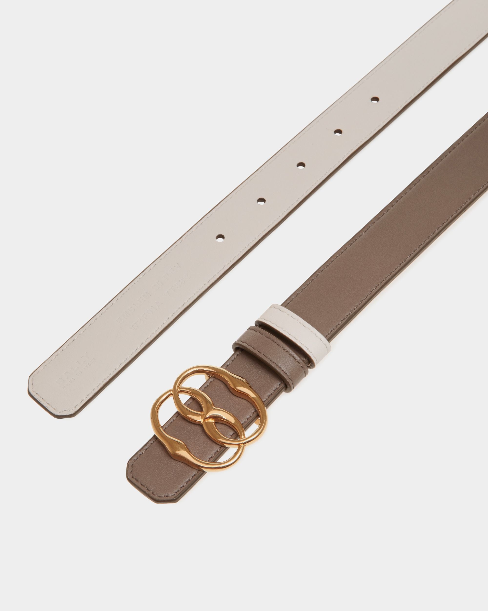 Emblem 25 mm Verstellbarer Wendegürtel Aus Leder In Beige - Damen - Bally - 02
