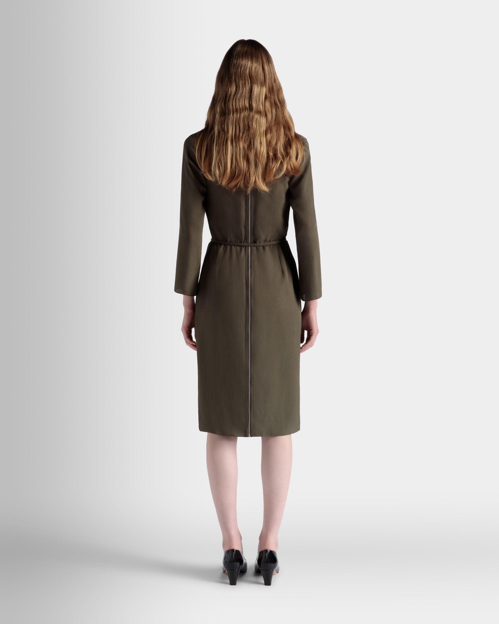 Midikleid Mit Gürtel Aus Fließendem Twill In Military Green - Damen - Bally - 07