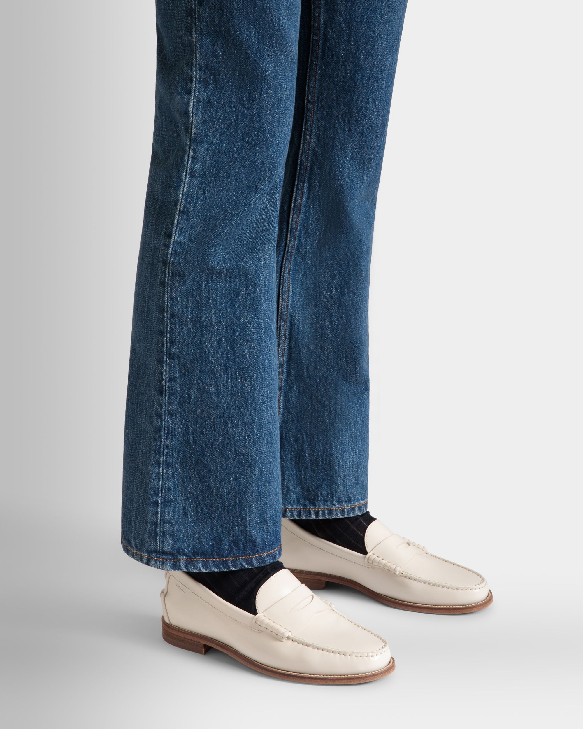 Capitol Moccasin in Ivory Leather - Damen - Bally - 02
