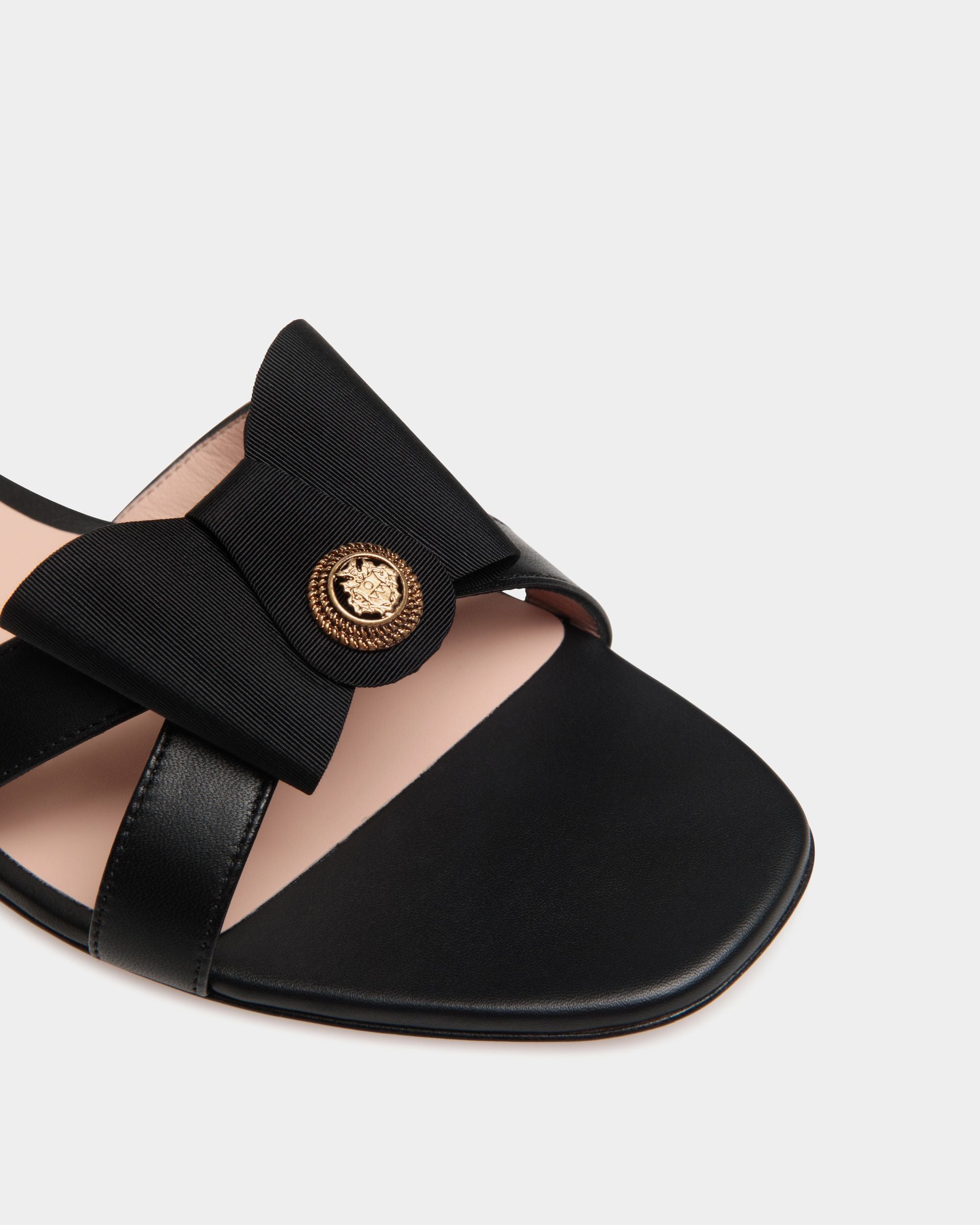 B-Bow Flat Sandal in Black Leather - Damen - Bally - 05