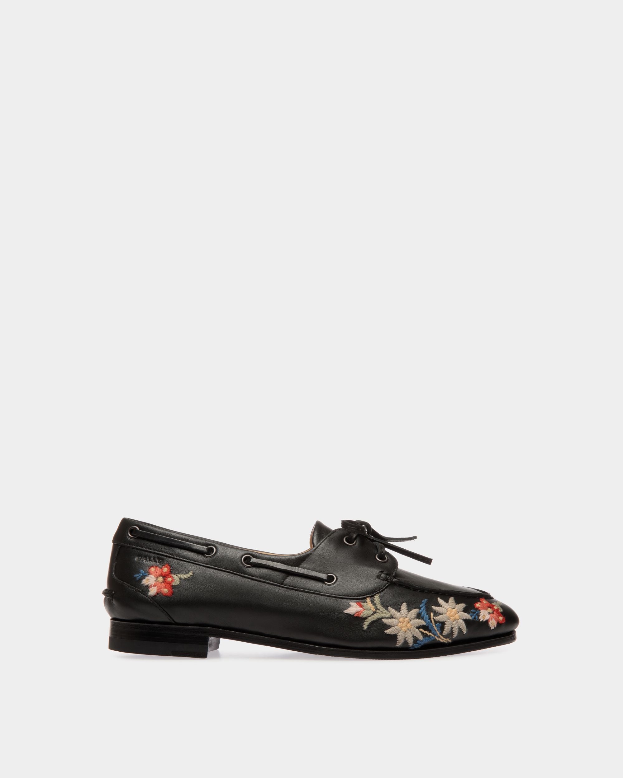 Mocassin En Cuir Noir De La Capsule Winter Avec Motif Alpine Flowers - Femme - Bally - 01