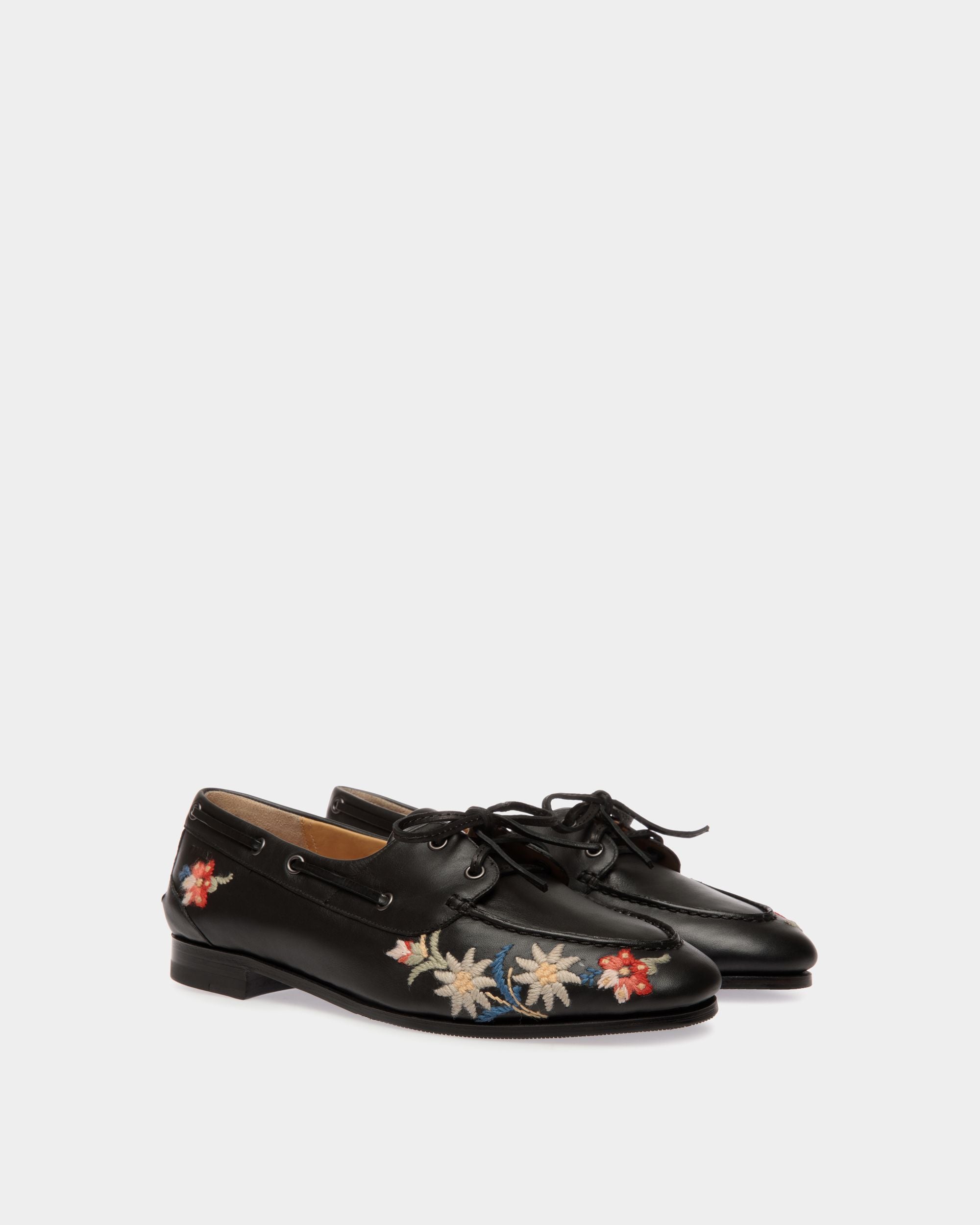 Mocassin En Cuir Noir De La Capsule Winter Avec Motif Alpine Flowers - Femme - Bally - 02