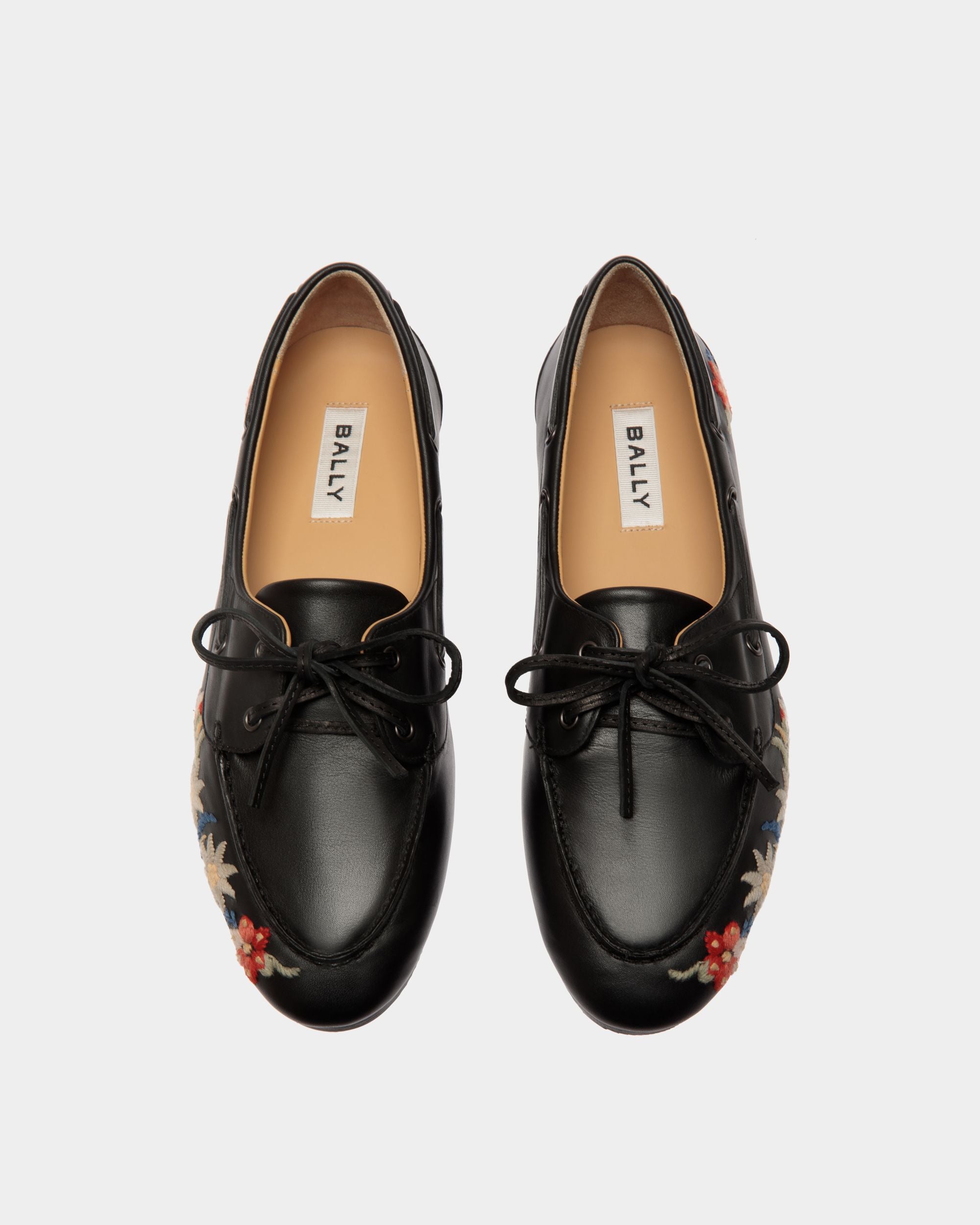 Mocassin En Cuir Noir De La Capsule Winter Avec Motif Alpine Flowers - Femme - Bally - 04