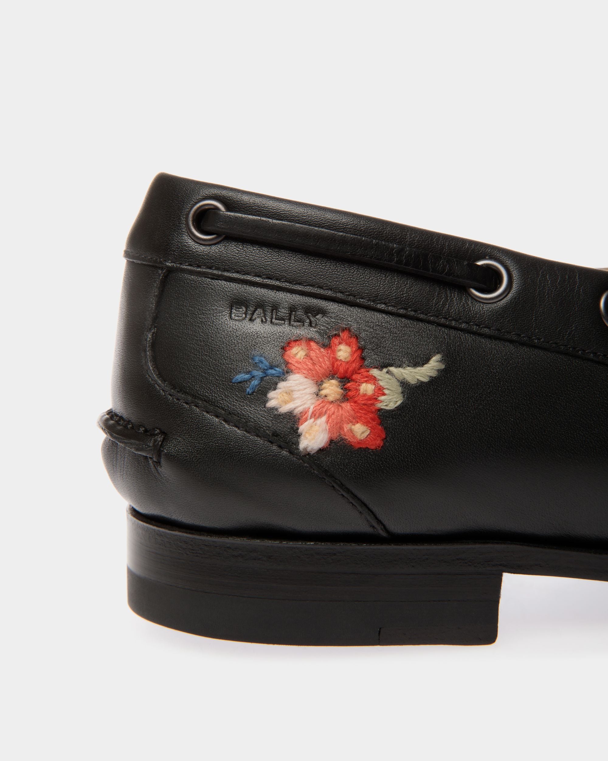Mocassin En Cuir Noir De La Capsule Winter Avec Motif Alpine Flowers - Femme - Bally - 05