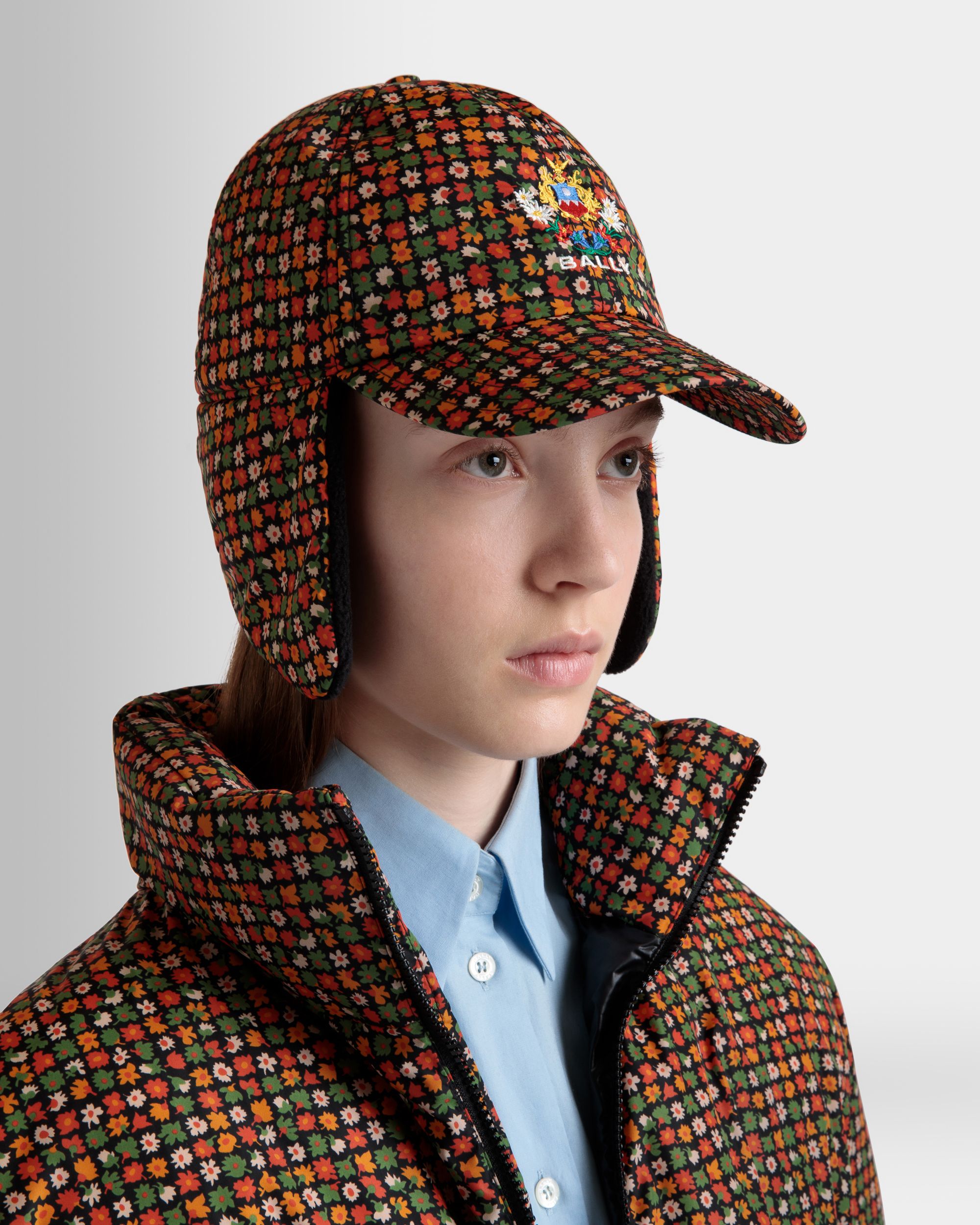 Chapeau Aviateur De La Capsule D’hiver En Nylon Recyclé Multicolore Orné De Fleurs Des Alpes - Femme - Bally - 02