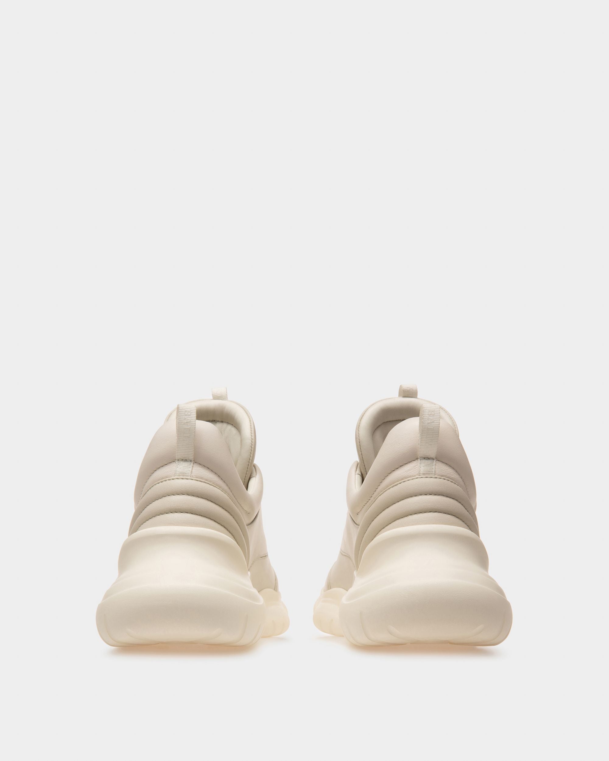 Claires Sneakers En Cuir Blanc Et Blanc Poudreux - Femme - Bally - 04