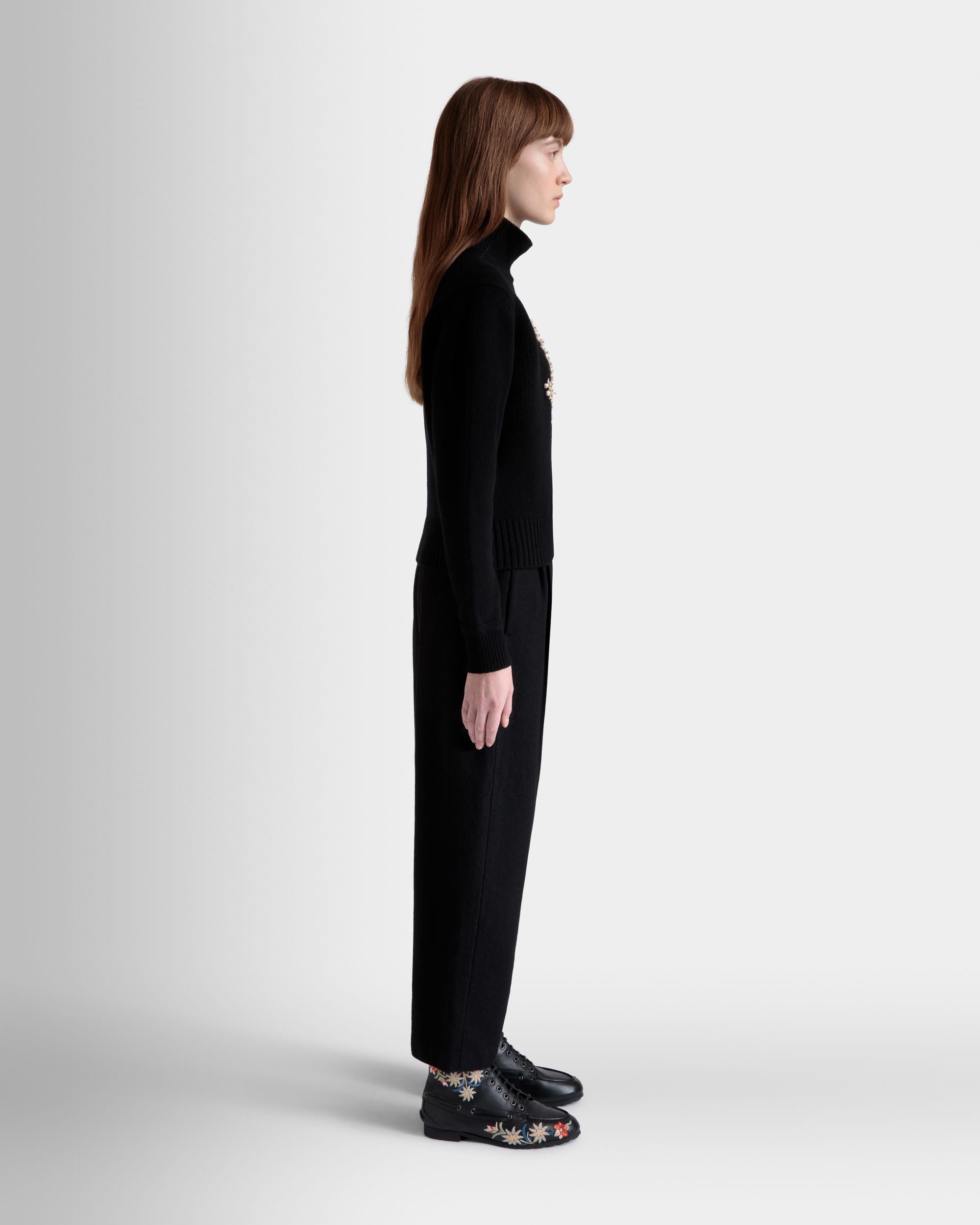Pull À Col Roulé De La Capsule D’hiver En Laine Noire Orné D’une Fleur Heritage - Femme - Bally - 04