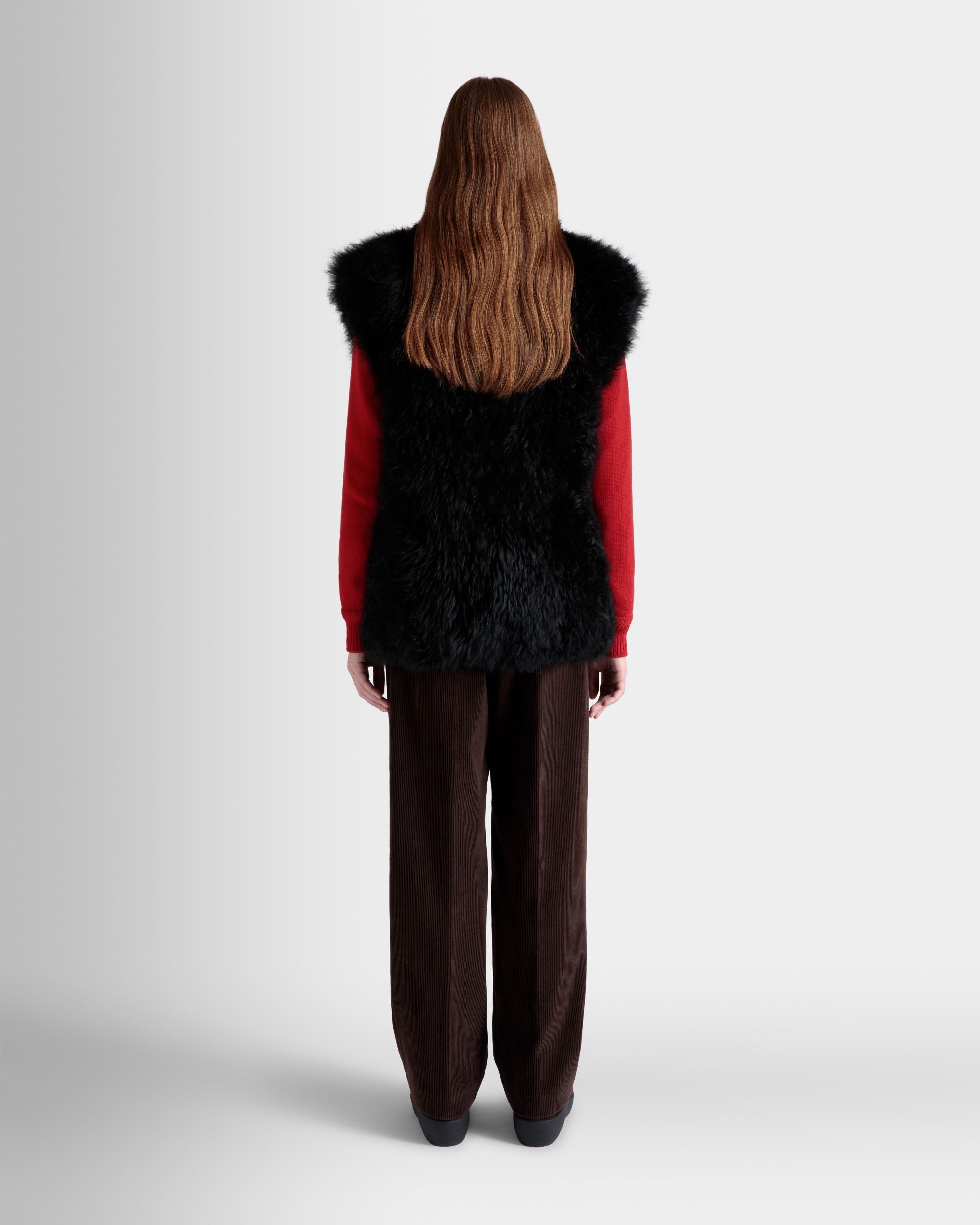 Gilet De La Capsule D’hiver En Shearling Noir - Femme - Bally - 06