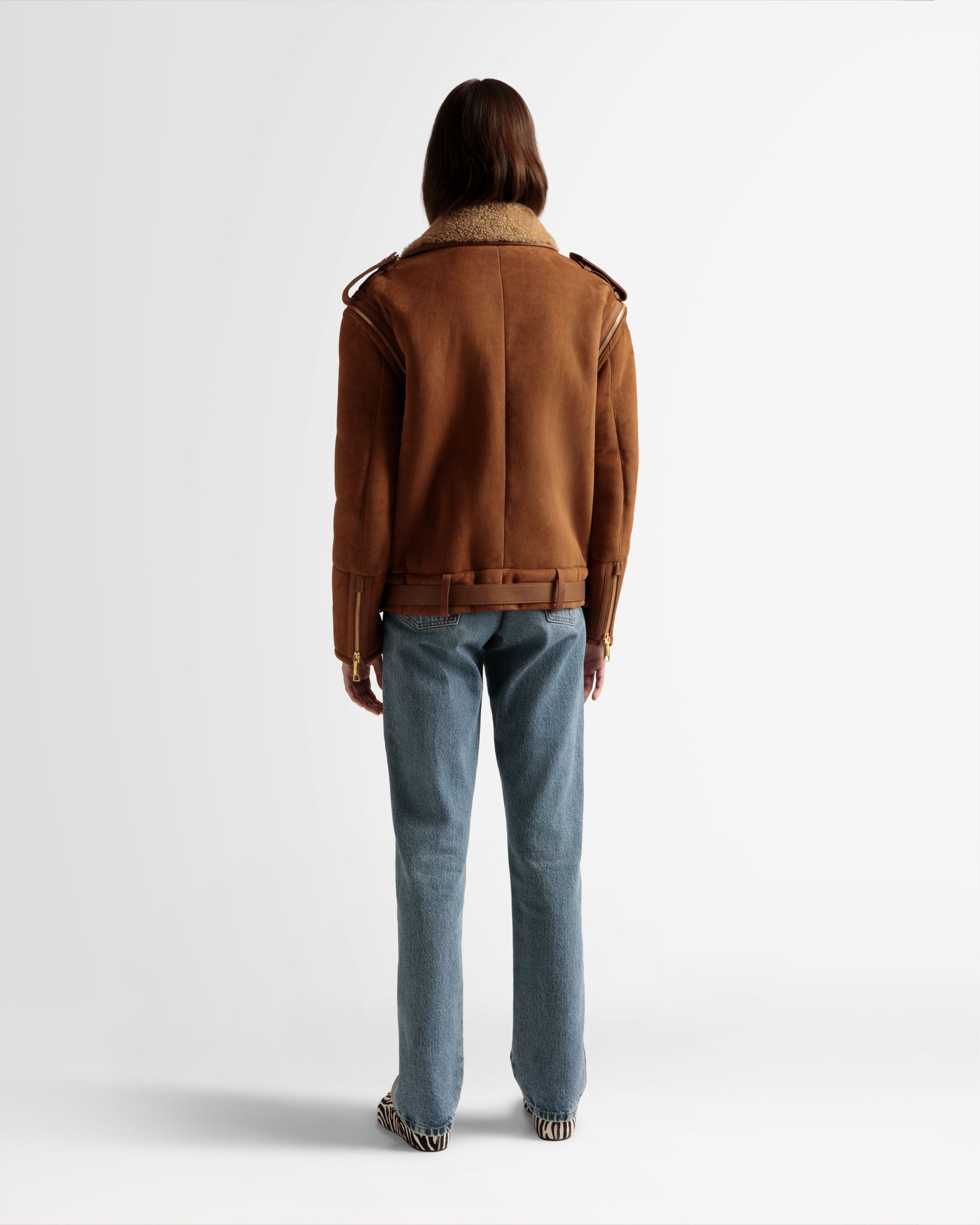 Zweireihige Lammfelljacke Aus Veloursleder In Braun - Damen - Bally - 06