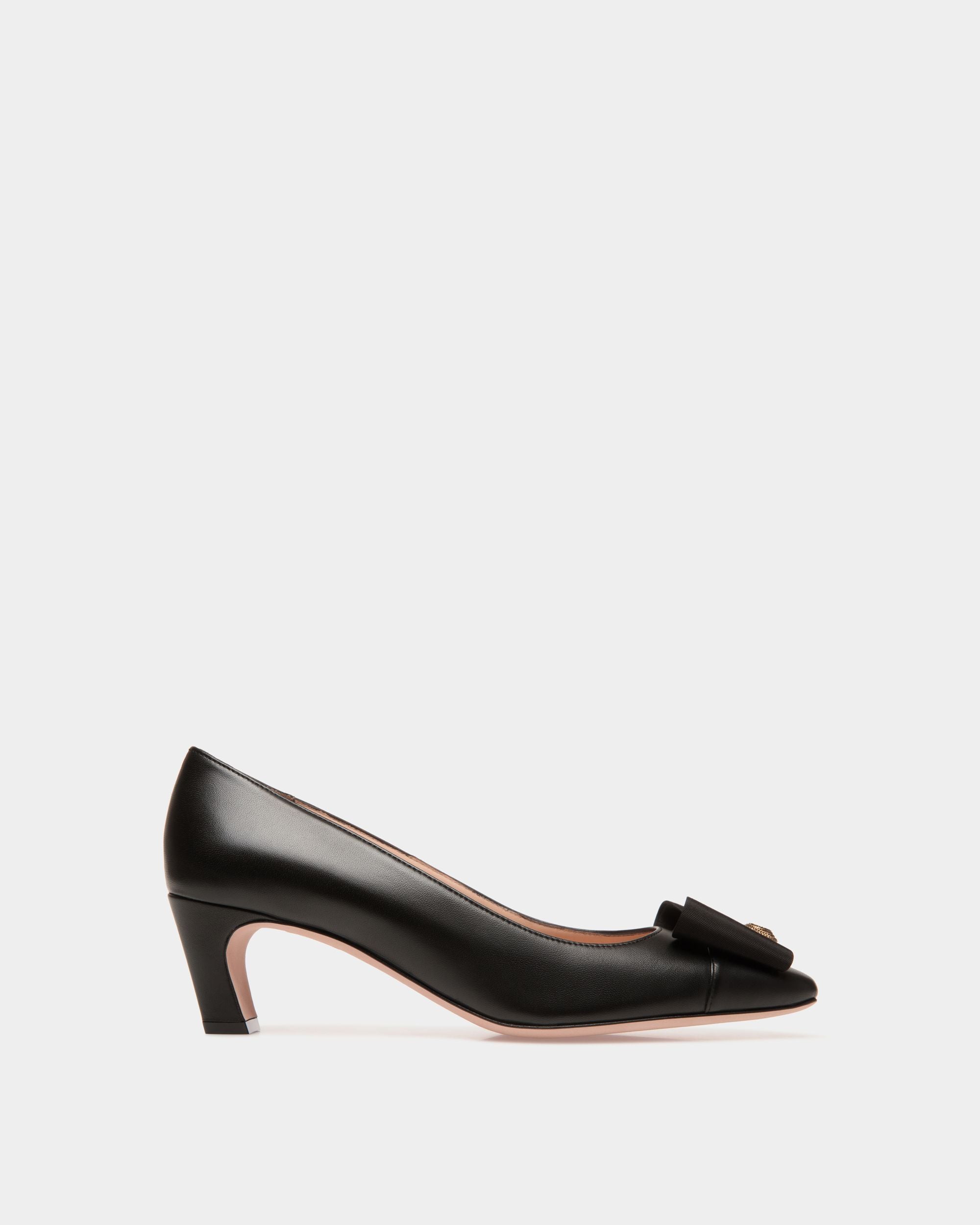 B-Bow Pump in Black Leather - Femme - Bally - 01