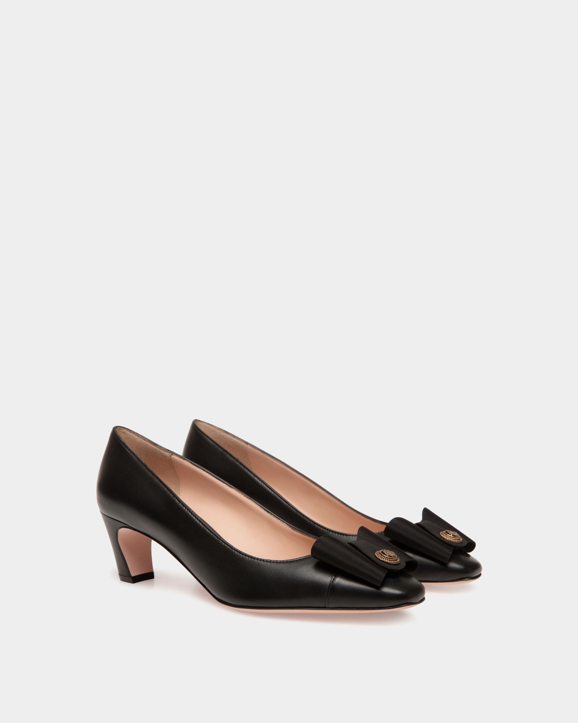 B-Bow Pump in Black Leather - Femme - Bally - 02